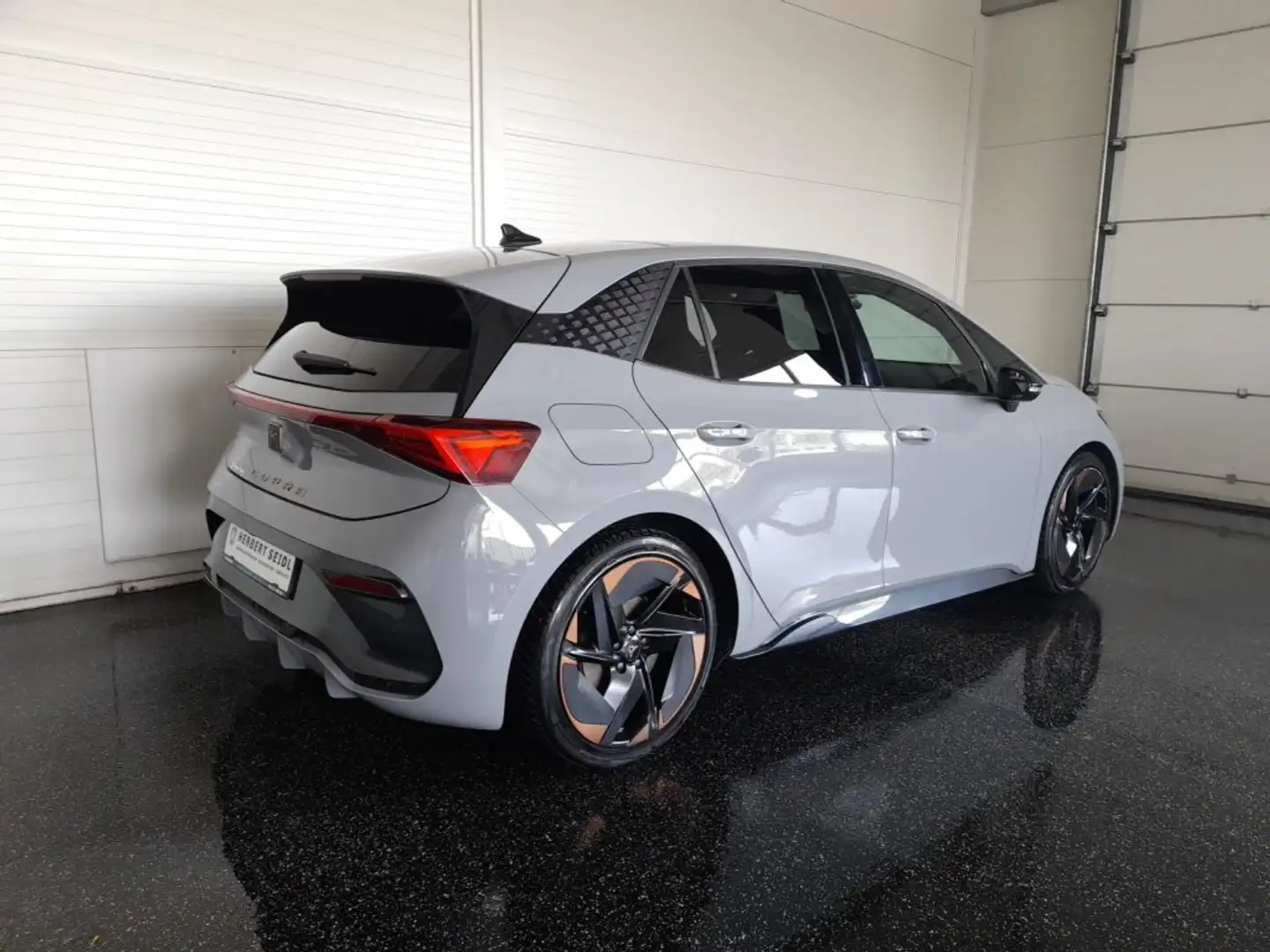 CUPRA Born 58/62 kWh *SKY / WÄRMEPUMPE / 20 ZOLL / VOLL-LED MIT FLA / ELEKTR SPORTSITZE / VIRTUELL / NAVI / ACC / KAMERA* Grau - 2