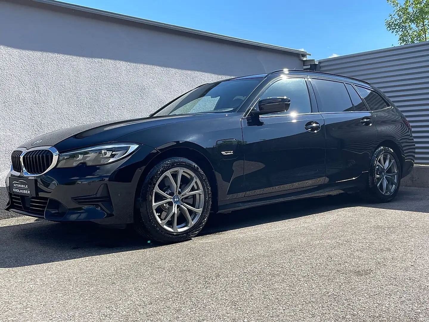 BMW 320 e xDrive Touring Aut.SPORTLINE/HIFI/AHK/MEMORY/... Schwarz - 2