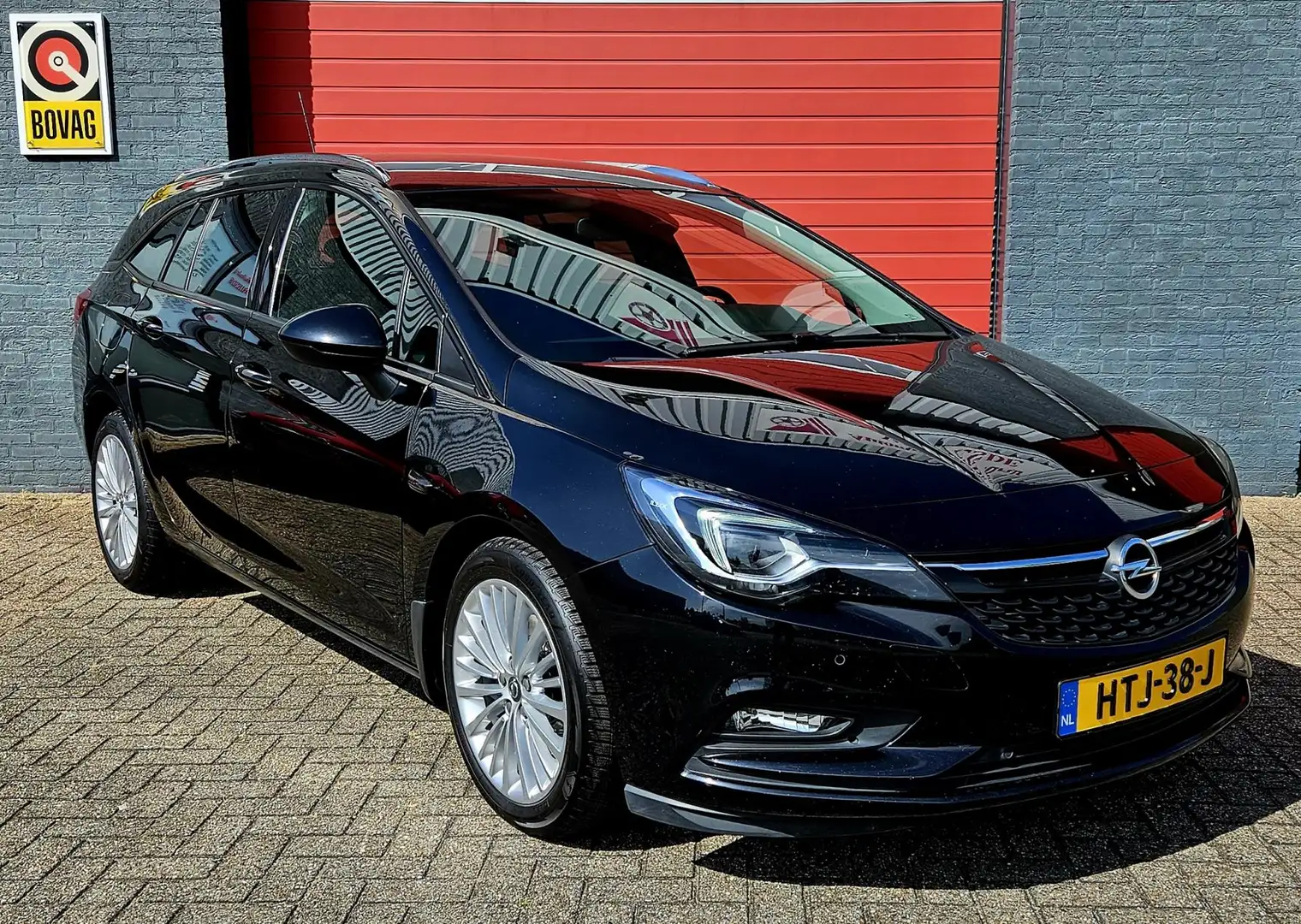 Opel Astra Sports Tourer 1.4 T Innovation Automaat Zwart - 2