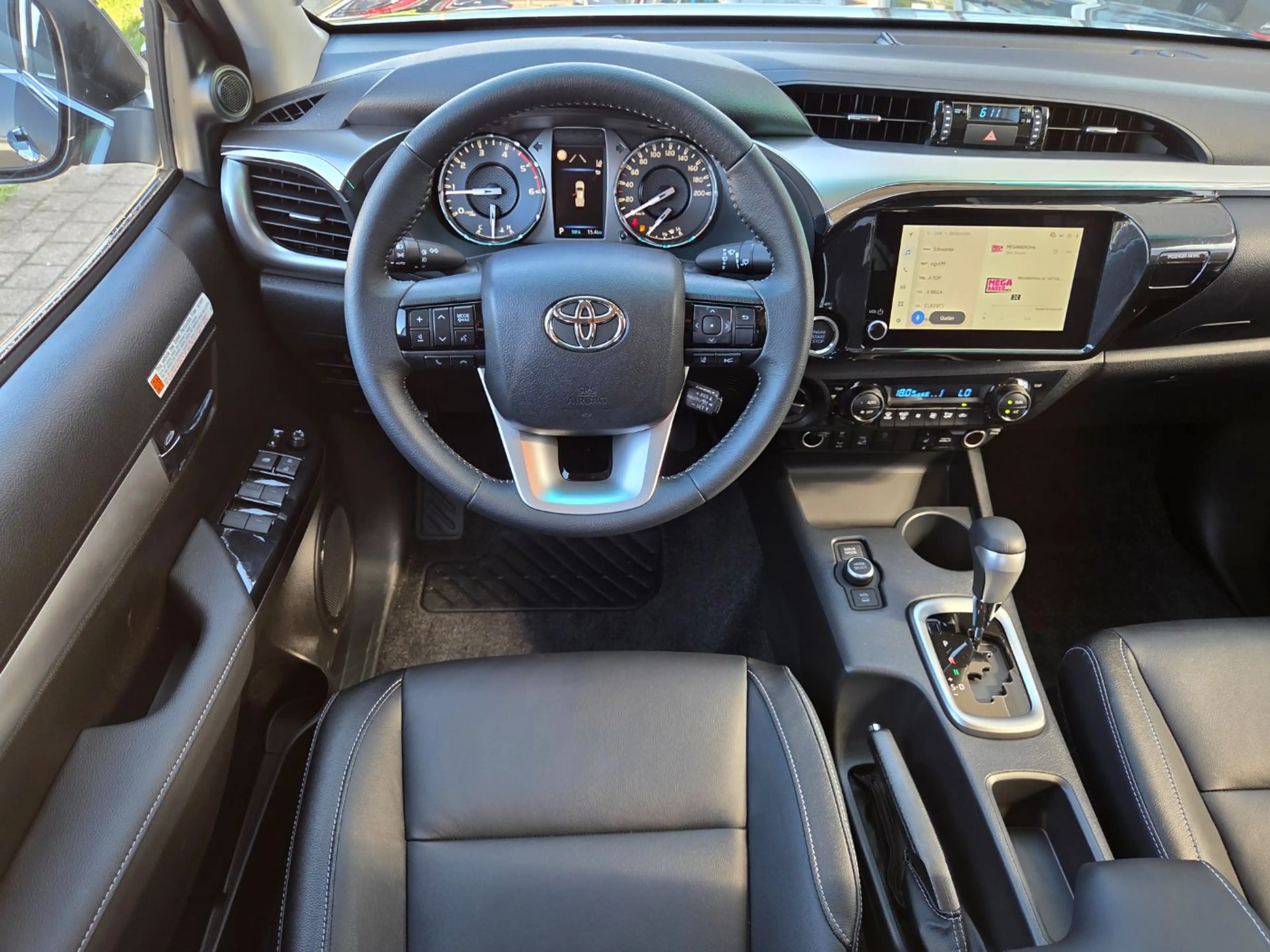 Toyota Hilux 2.8 D-4D 4x4 Double Cab Executive LED, Navi — photo 6