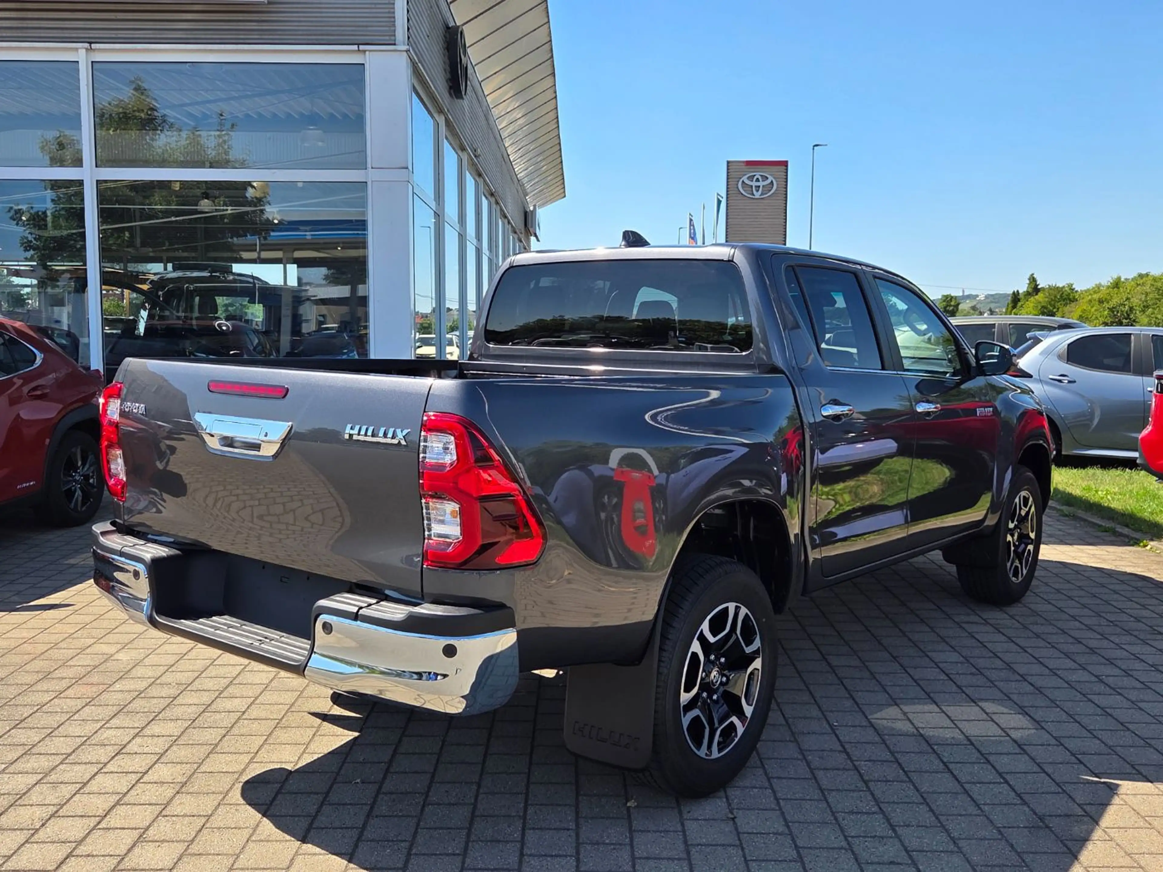 Toyota Hilux 2.8 D-4D 4x4 Double Cab Executive LED, Navi — photo 2