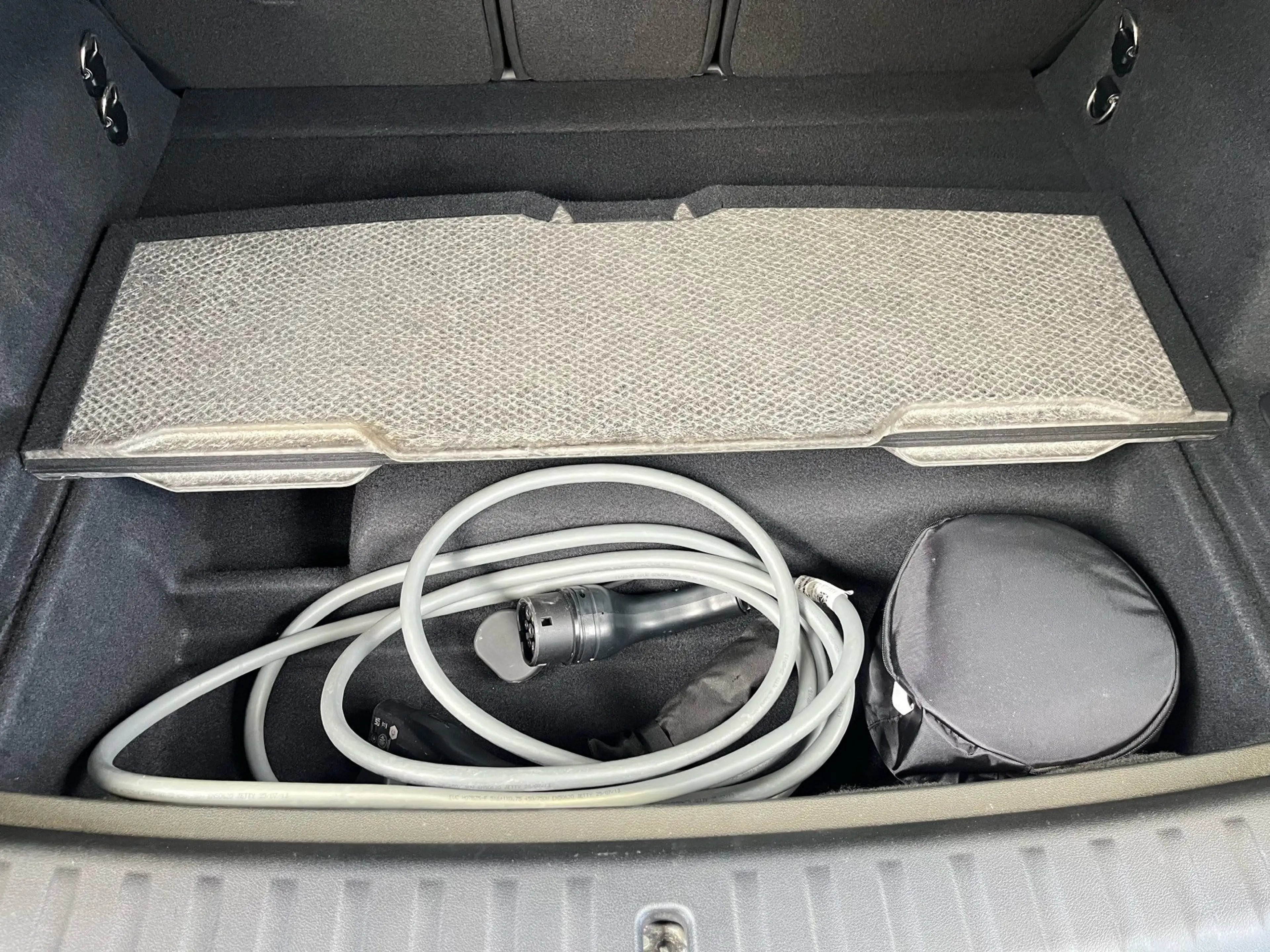 BMW iX1 xDrive30 M Sportpaket AHK/Aktivsitze vo./HuD/Harma — photo 8