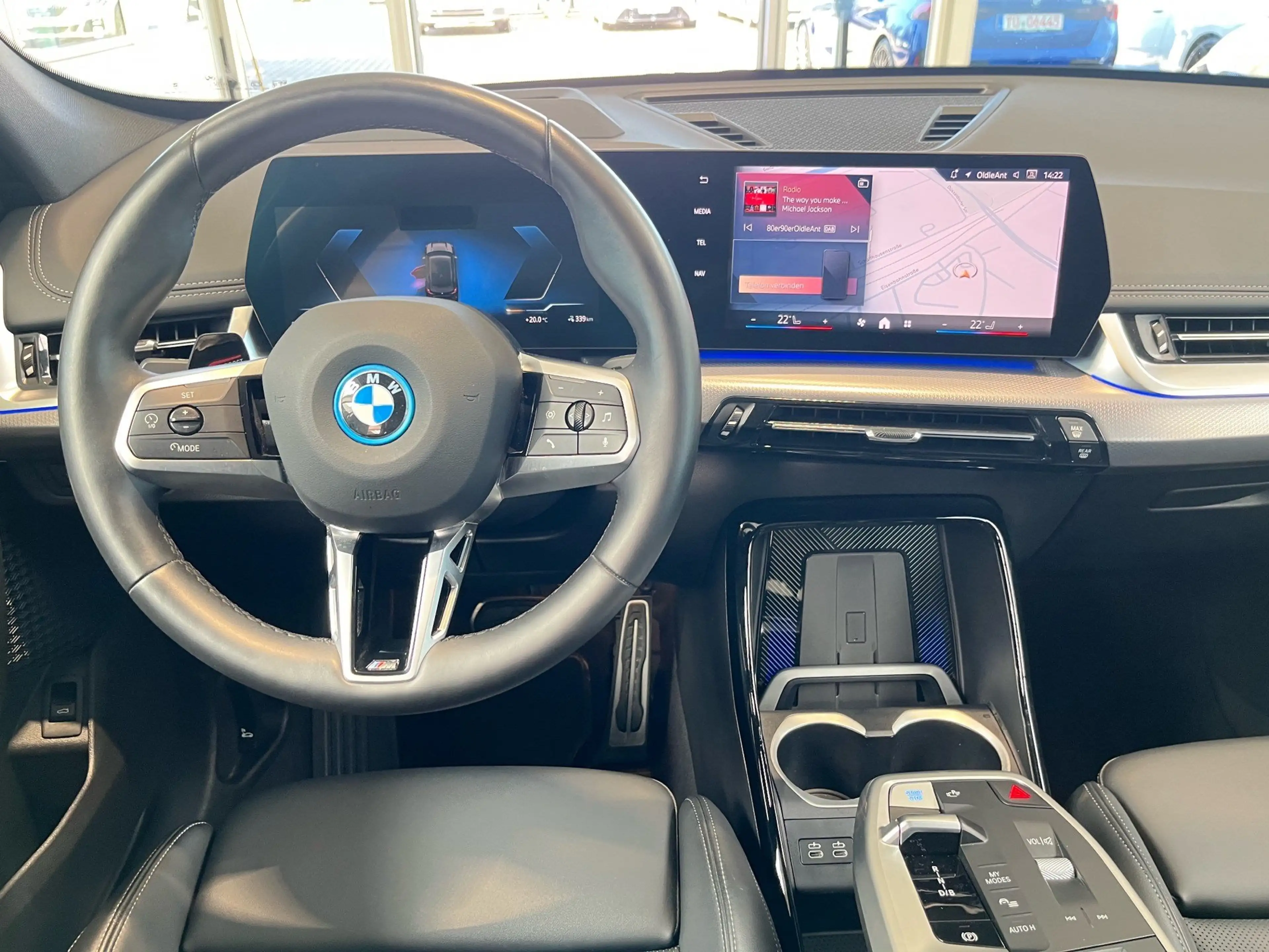 BMW iX1 xDrive30 M Sportpaket AHK/Aktivsitze vo./HuD/Harma — photo 12