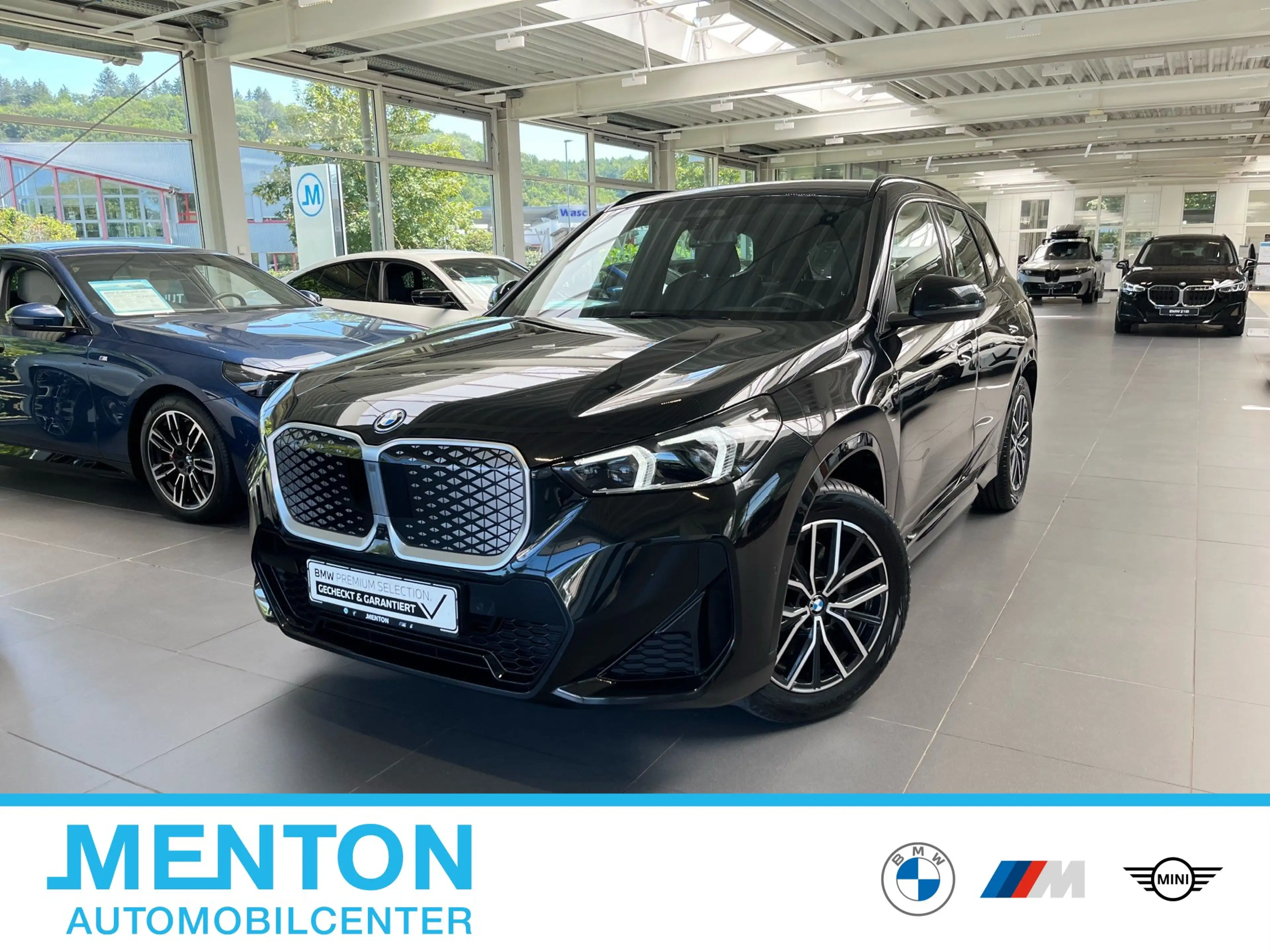 BMW iX1 xDrive30 M Sportpaket AHK/Aktivsitze vo./HuD/Harma