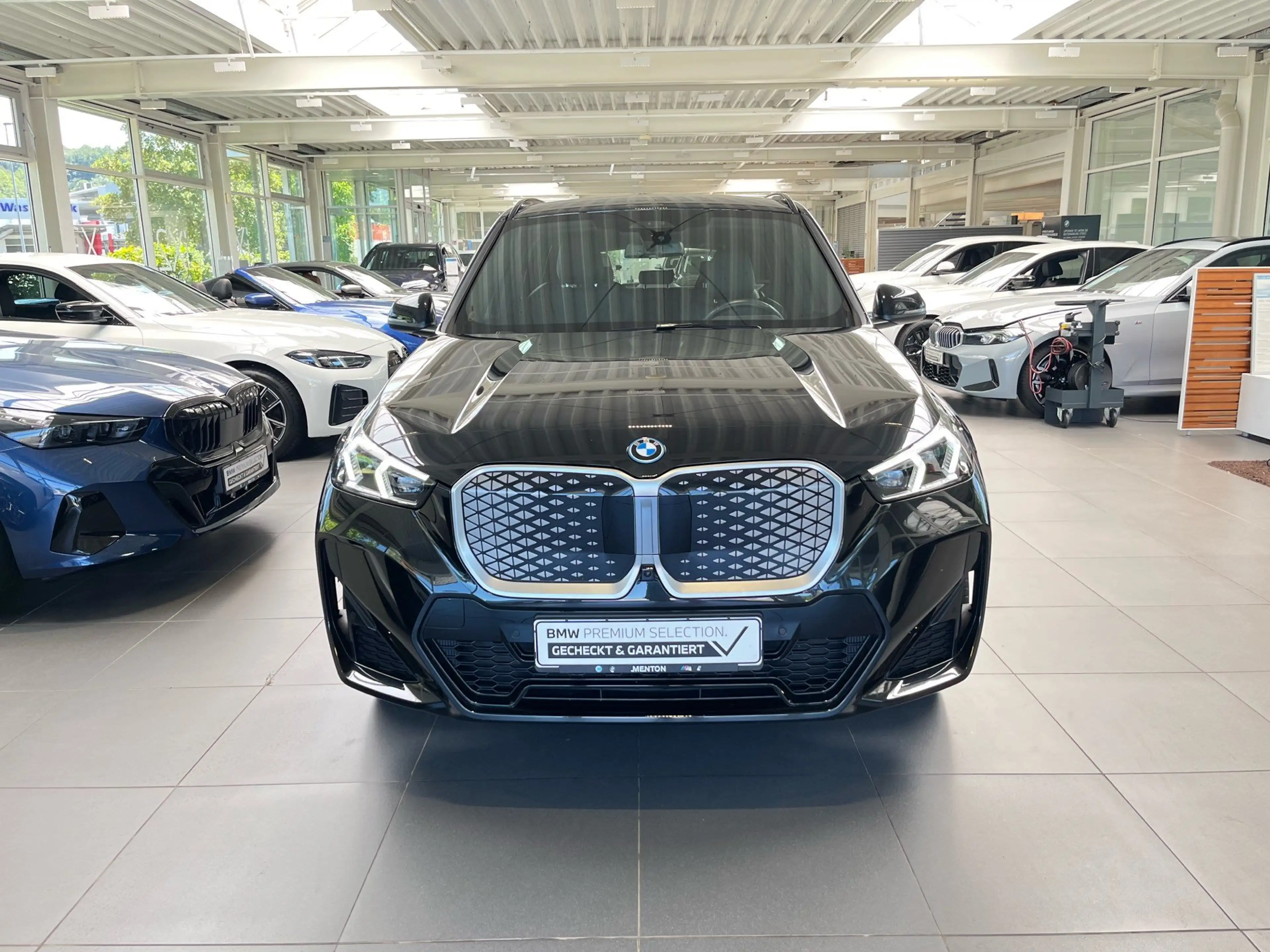 BMW iX1 xDrive30 M Sportpaket AHK/Aktivsitze vo./HuD/Harma — photo 4