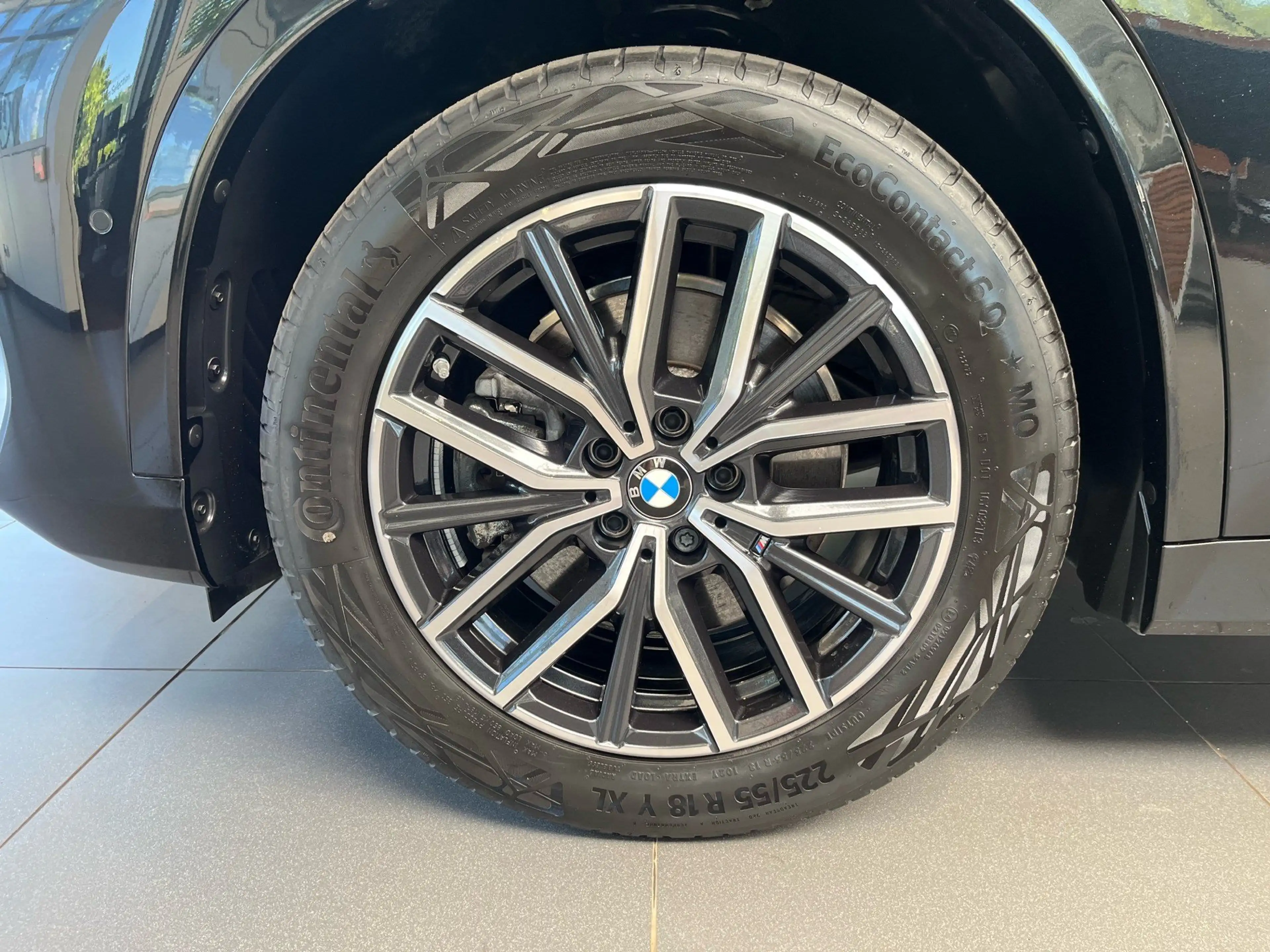 BMW iX1 xDrive30 M Sportpaket AHK/Aktivsitze vo./HuD/Harma — photo 11