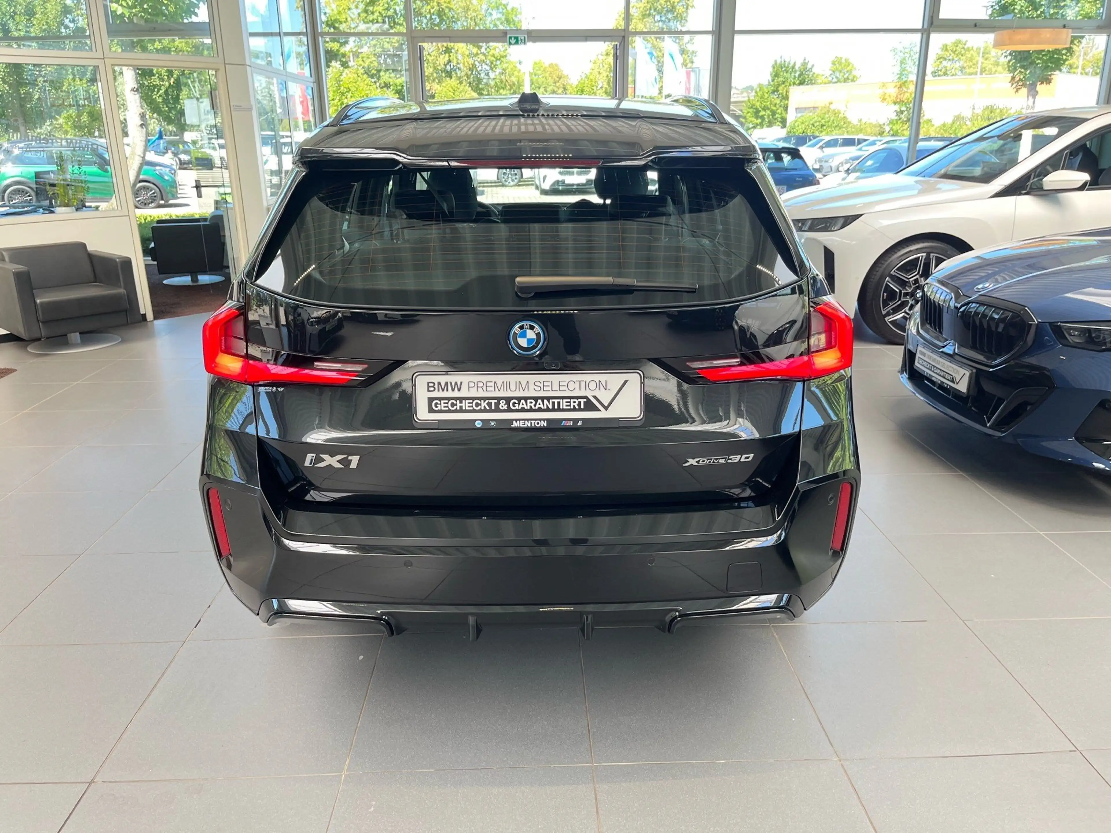 BMW iX1 xDrive30 M Sportpaket AHK/Aktivsitze vo./HuD/Harma — photo 7