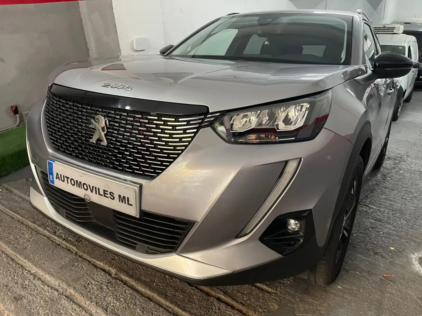 Peugeot 2008 1.2 PureTech S&S Roadtrip EAT8 130 Gris - 1