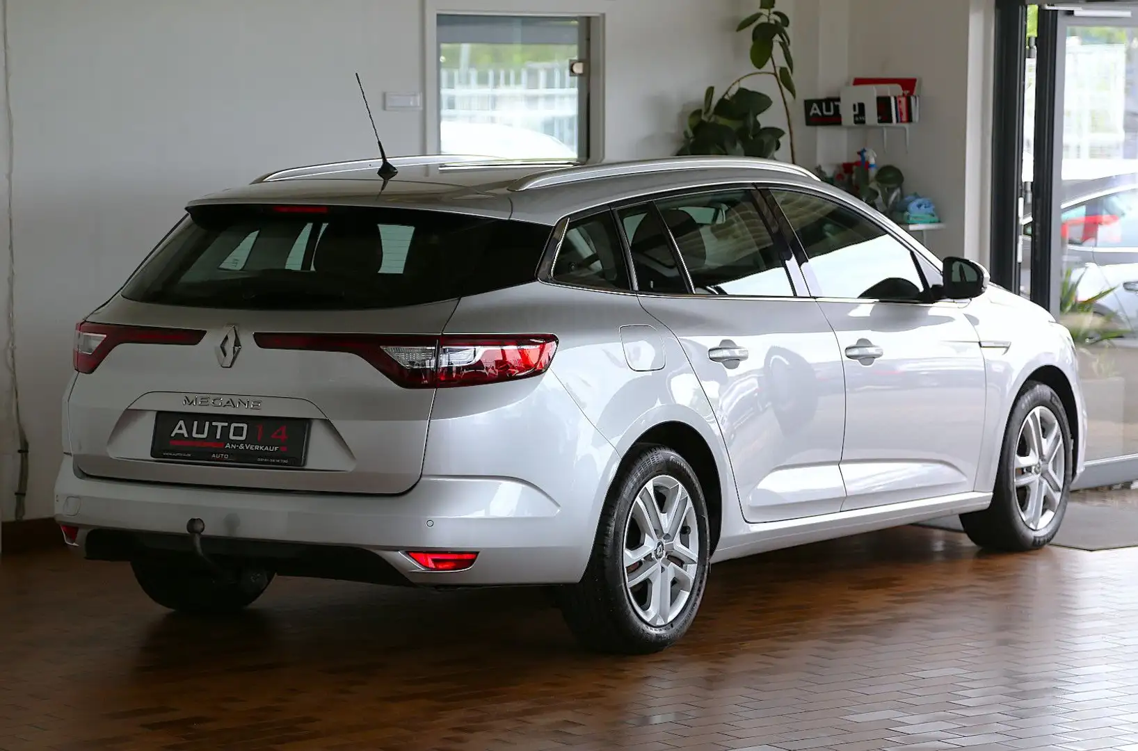 Renault Megane IV Grandtour 1.5 dCi Business Edition AHK Grau - 2