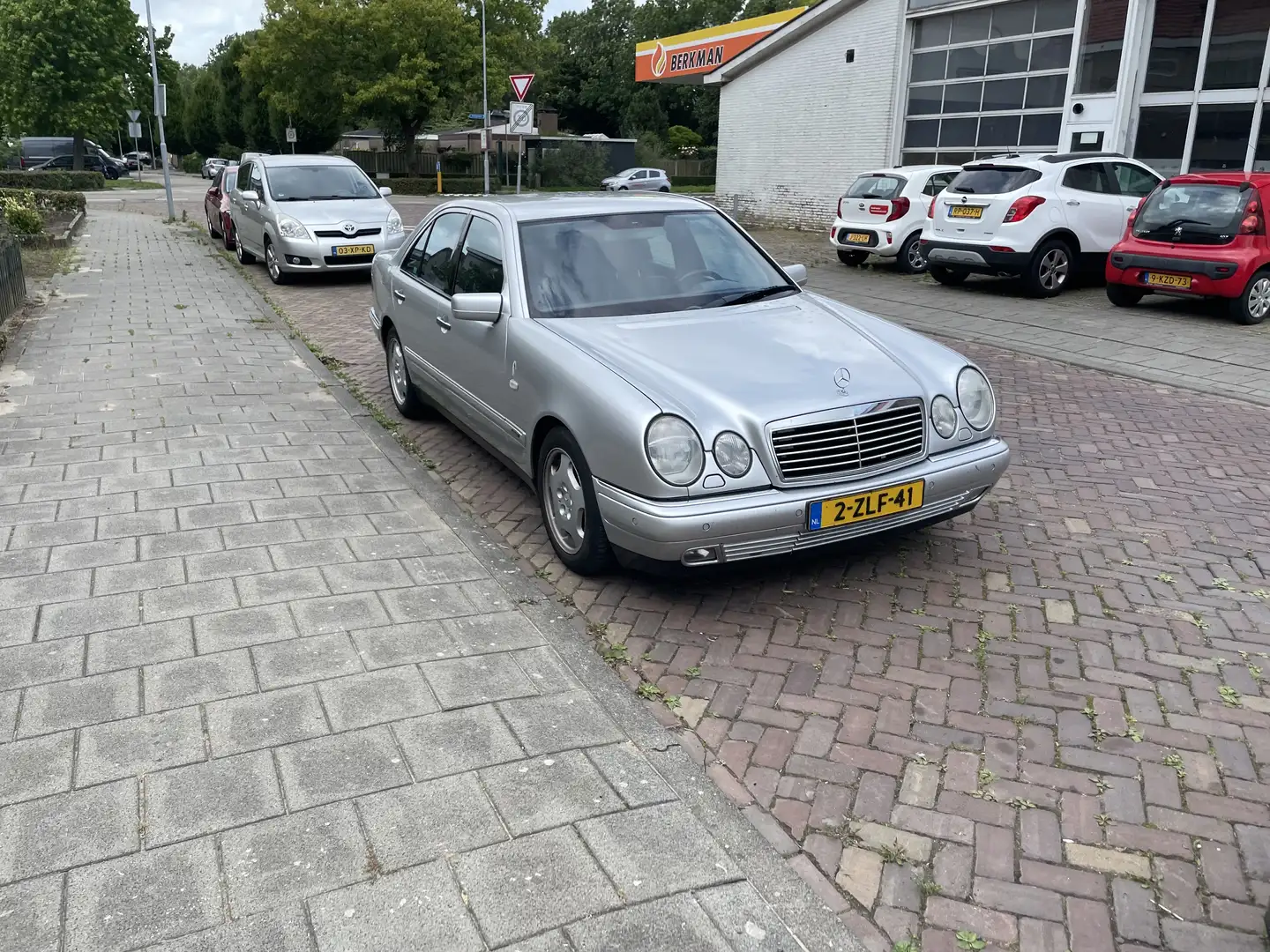 Mercedes-Benz E 240 E 240 Avantgarde - 1