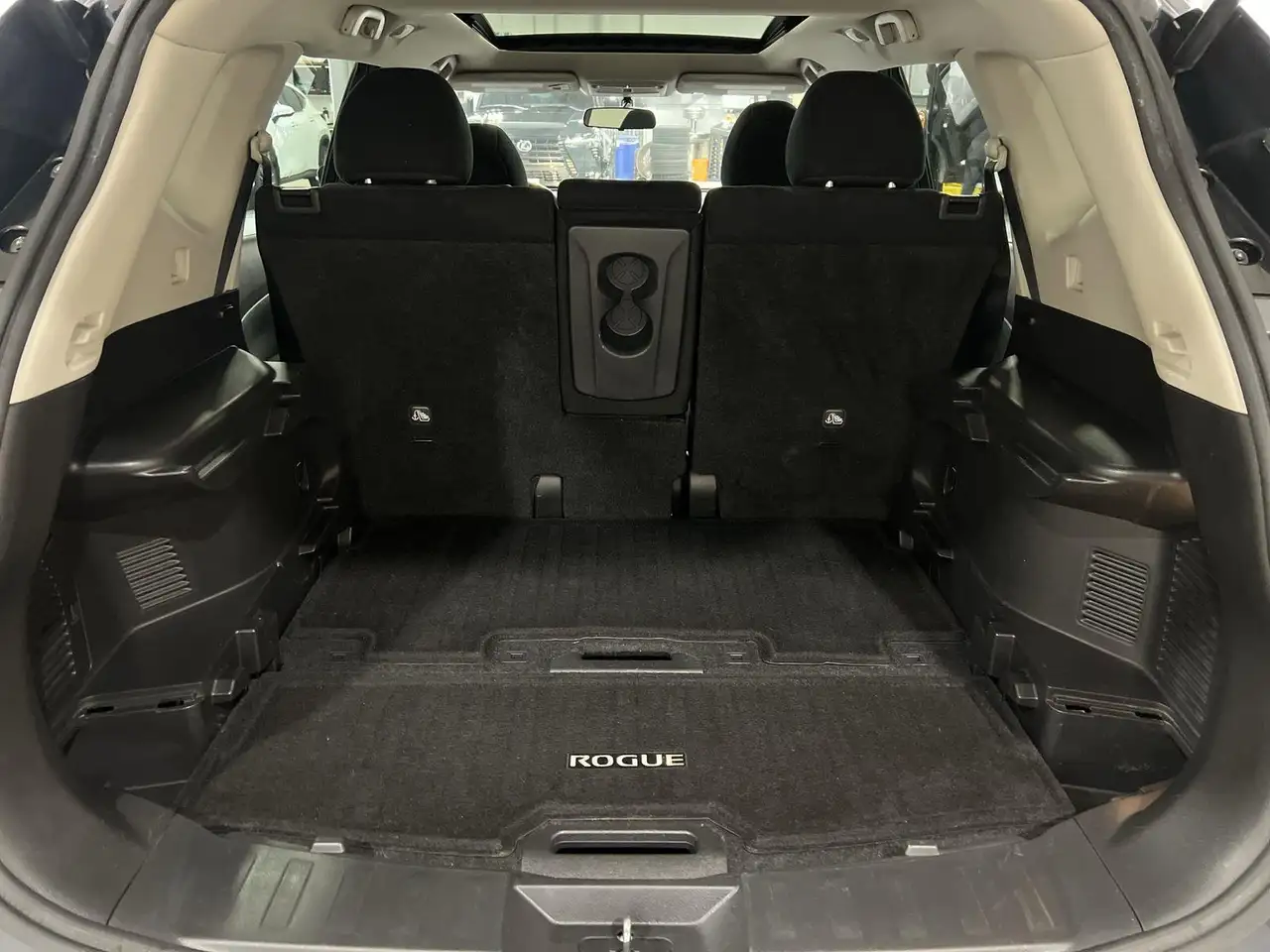 Nissan Rogue снимка Nissan Rogue