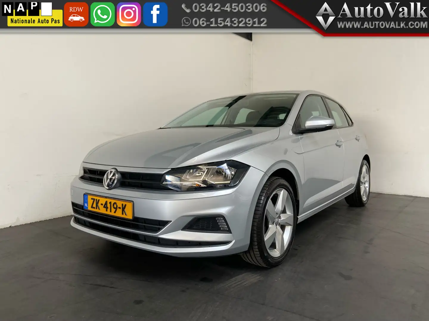 Volkswagen Polo 1.0 MPI Comfortline Business Grijs - 1