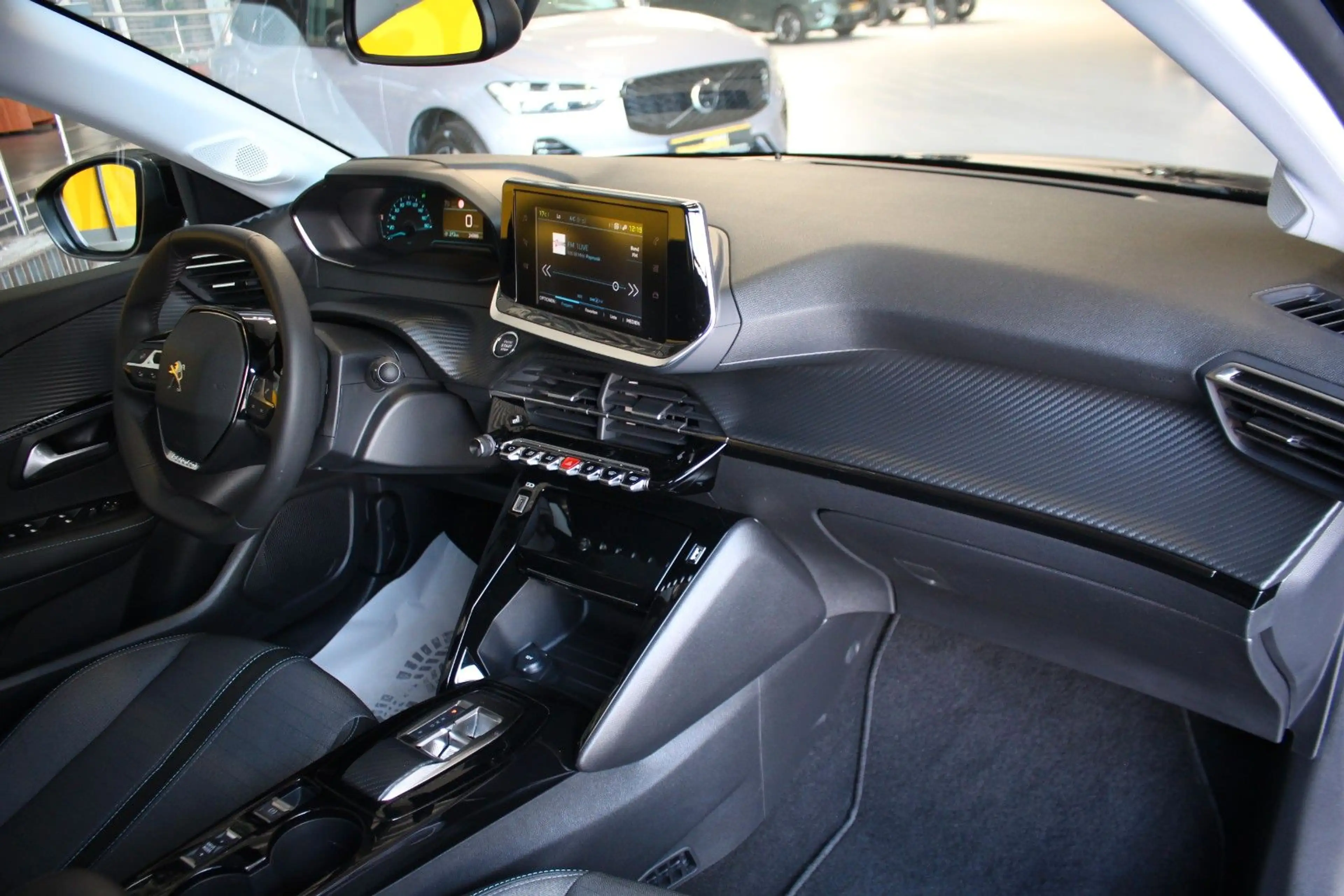 Peugeot 208 e- Allure 11-KW OBC Navi LED Sitzheizung — photo 8