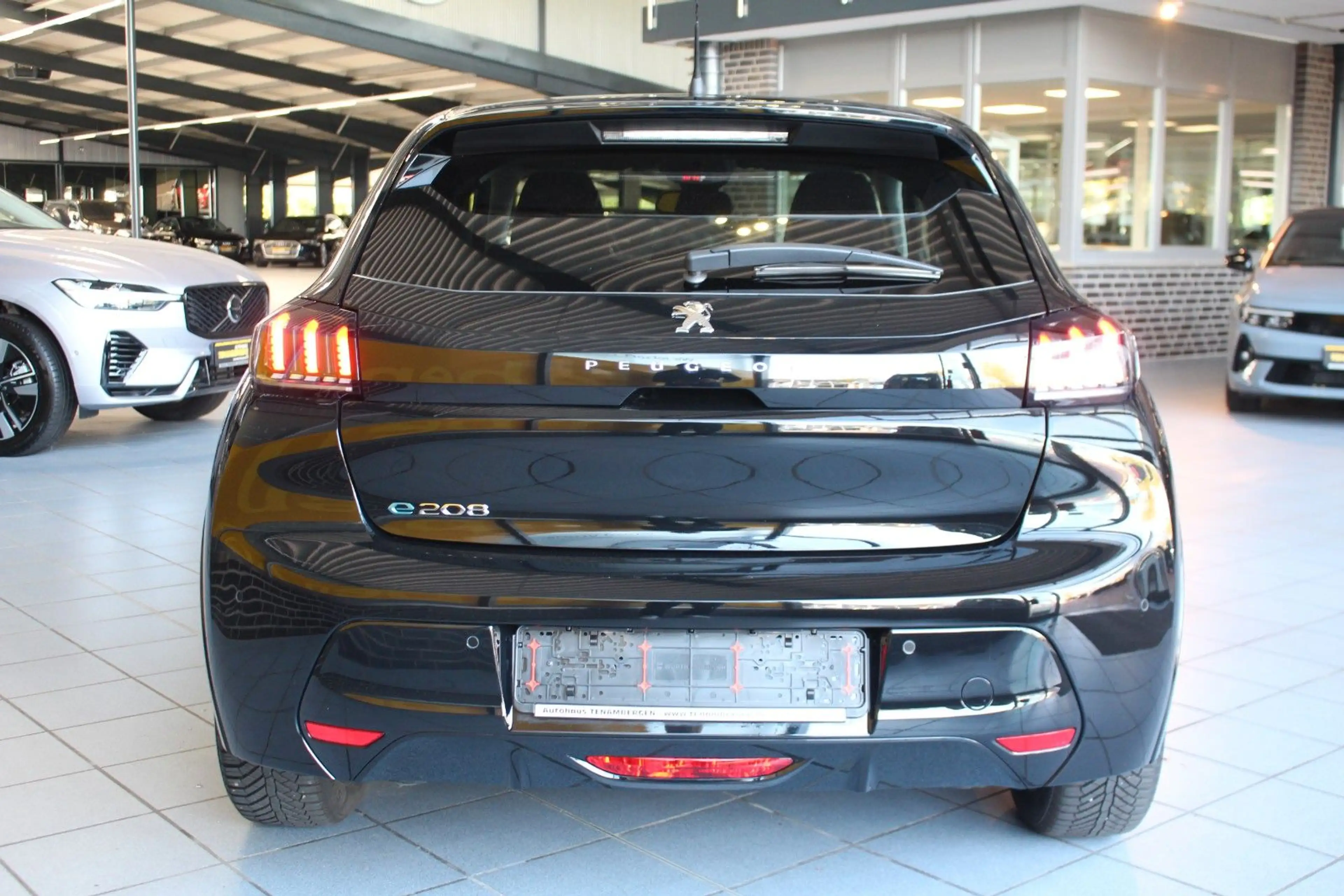 Peugeot 208 e- Allure 11-KW OBC Navi LED Sitzheizung — photo 5