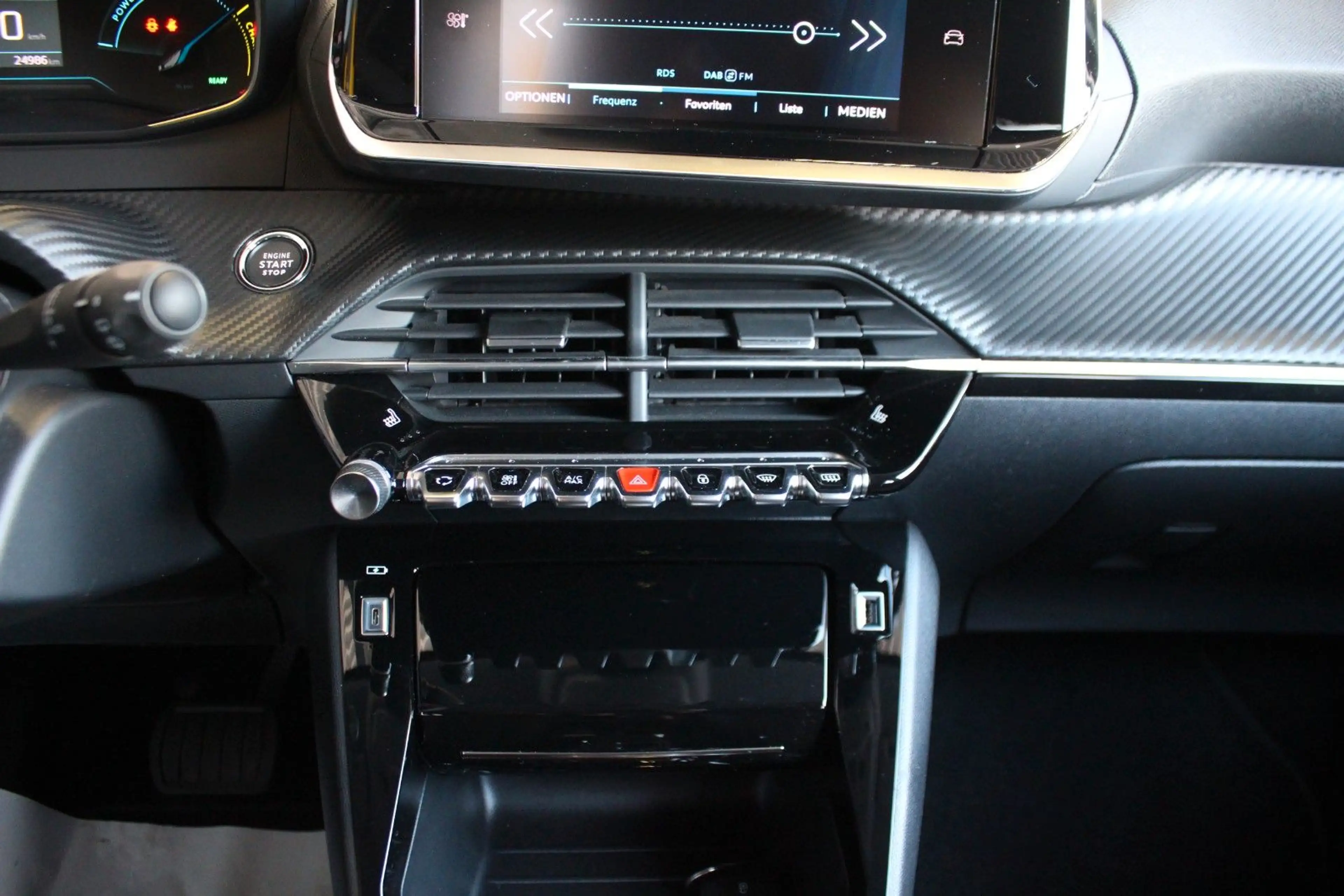 Peugeot 208 e- Allure 11-KW OBC Navi LED Sitzheizung — photo 14
