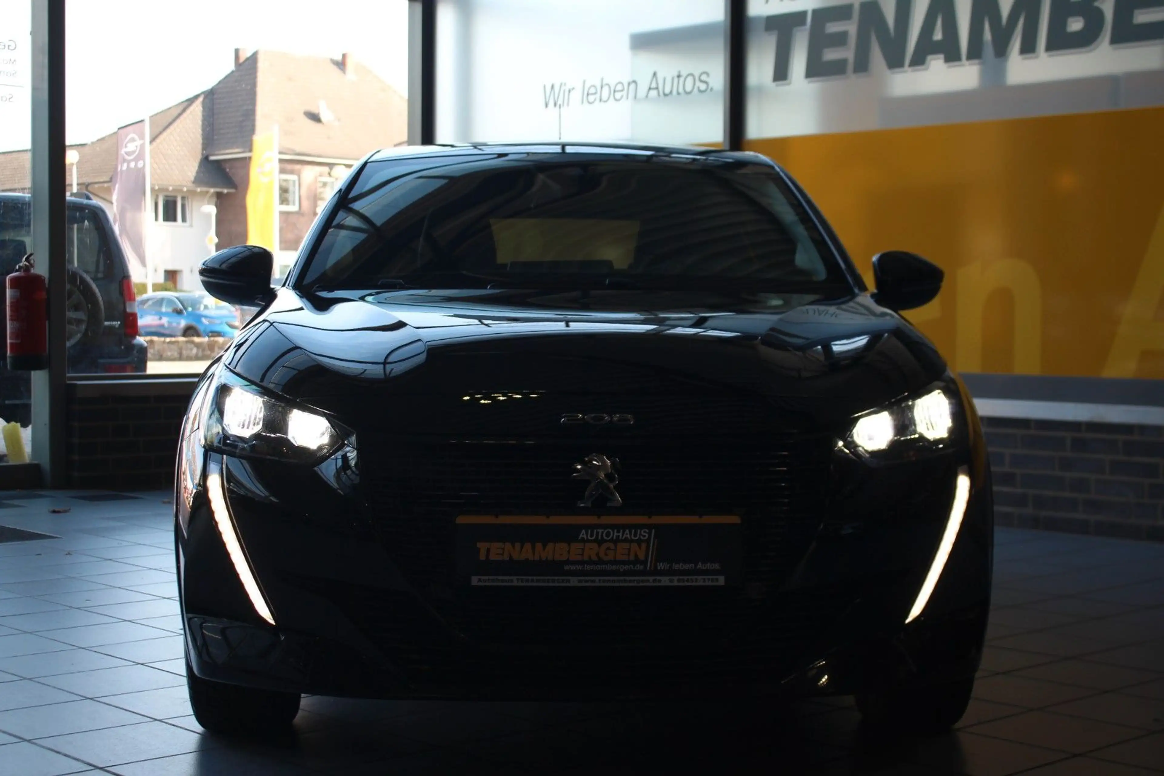 Peugeot 208 e- Allure 11-KW OBC Navi LED Sitzheizung — photo 7