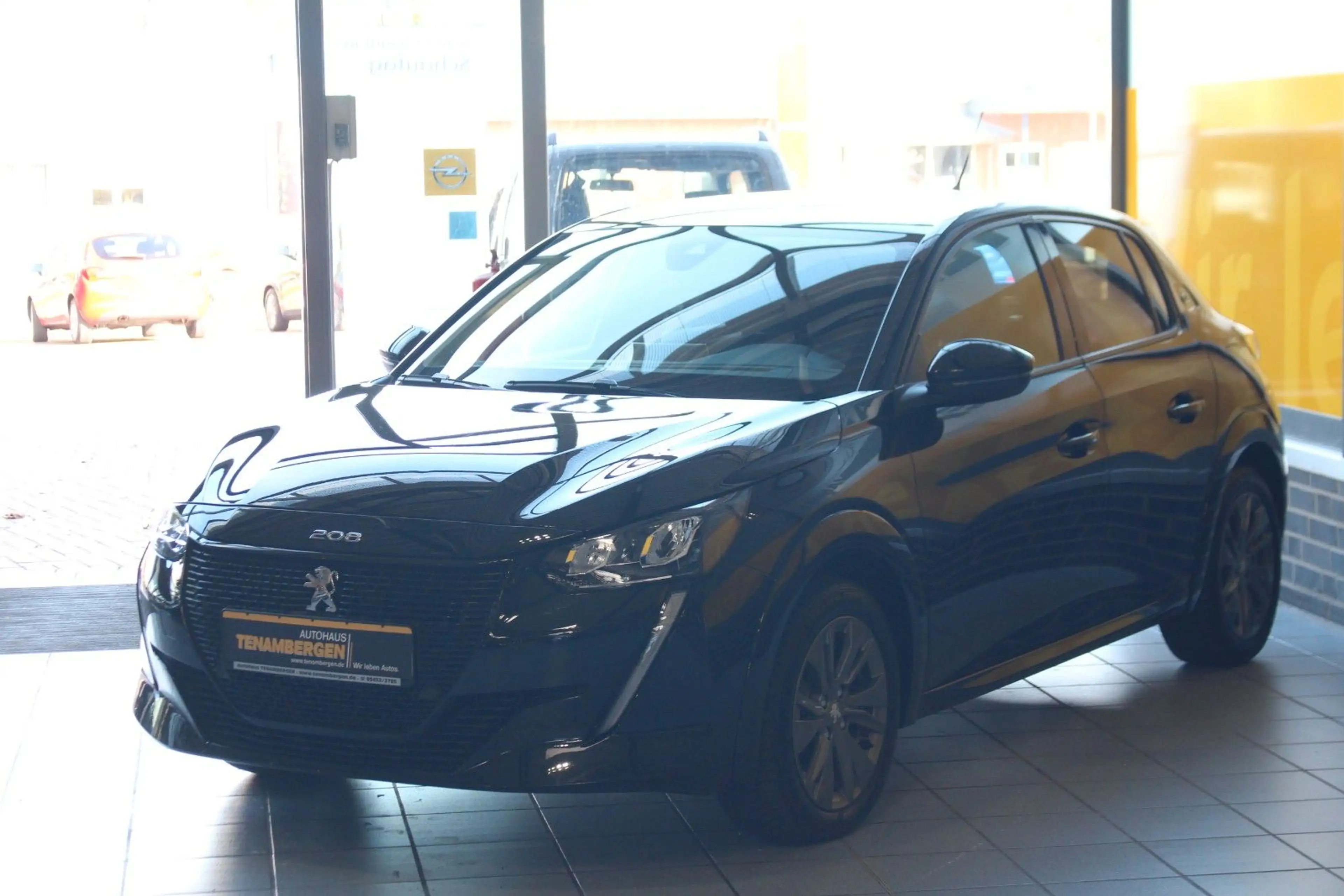 Peugeot 208 e- Allure 11-KW OBC Navi LED Sitzheizung — photo 4