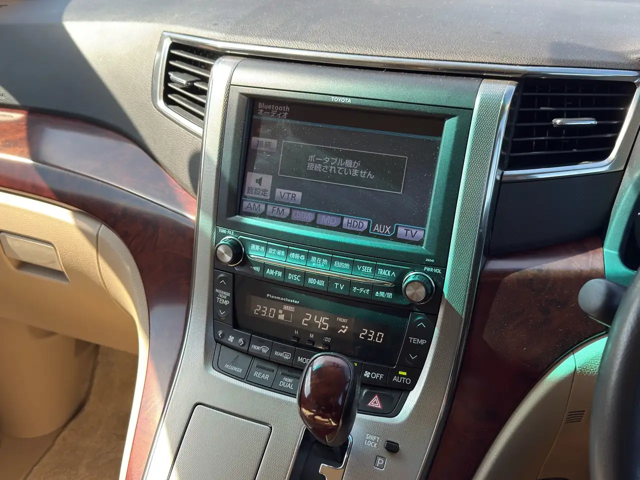 Toyota Alphard снимка Toyota Alphard