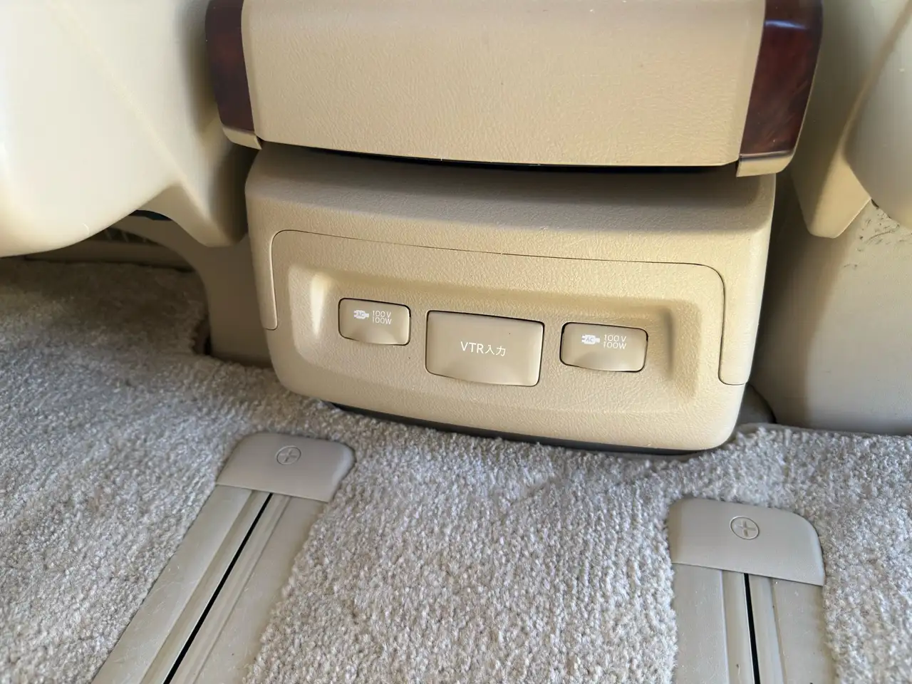 Toyota Alphard снимка Toyota Alphard