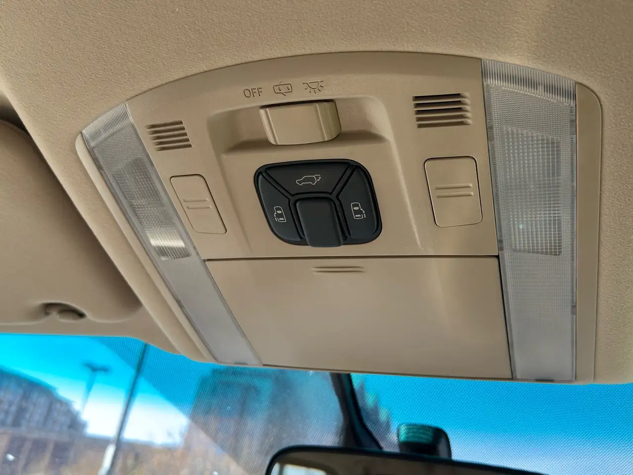 Toyota Alphard снимка Toyota Alphard