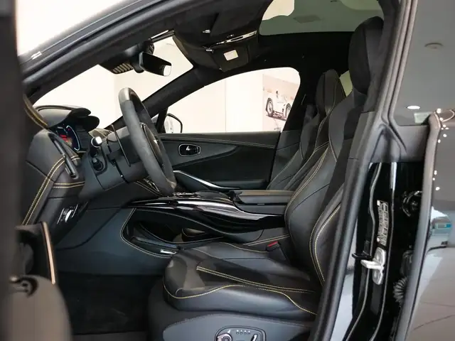 Aston Martin DBX view 12
