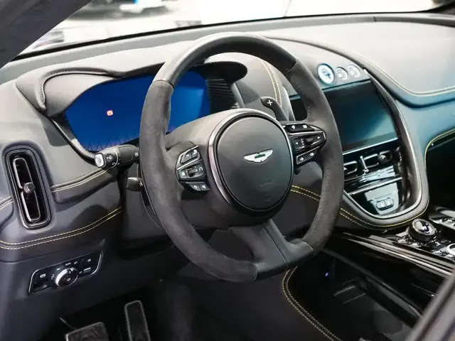 Aston Martin DBX view 9