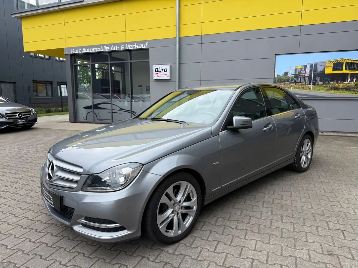 Mercedes-Benz C 180 BlueEfficiency AVANGARDE/TEILEDER/NAVI/LED Silber - 2