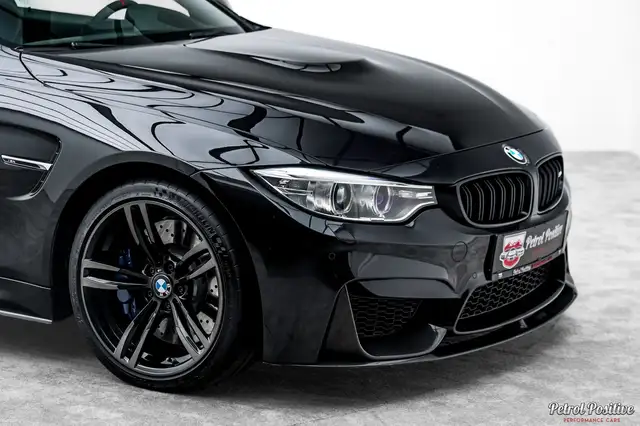 BMW M4 view 11