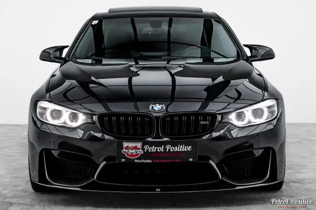 BMW M4 view 9
