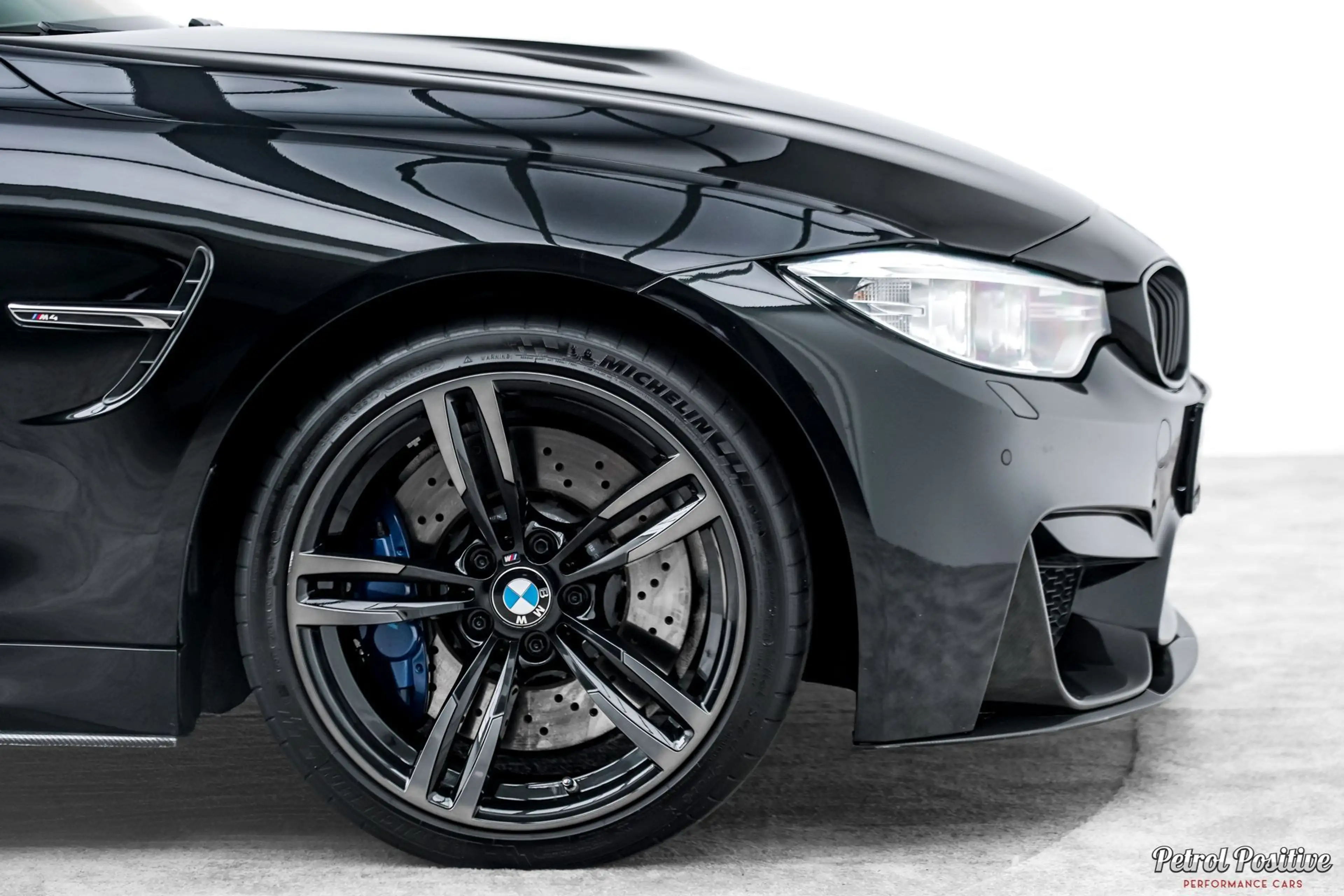 BMW M4 4er Coupe EU MODELL / CARBON / OLED / SERVICEGEPF — photo 14