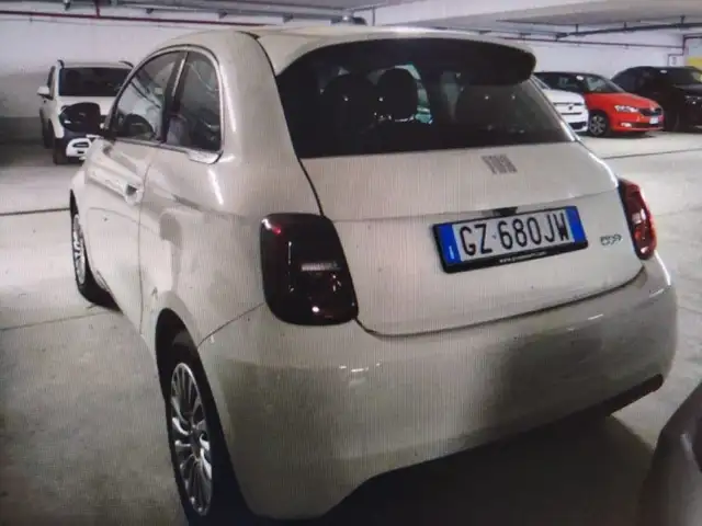 Fiat 500E view 3