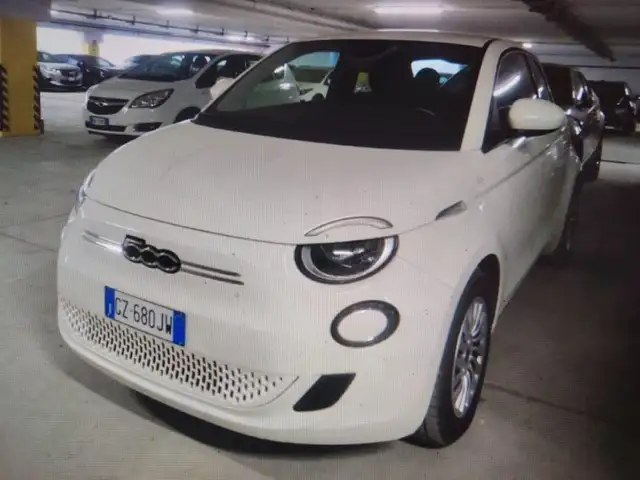Fiat 500E view 2