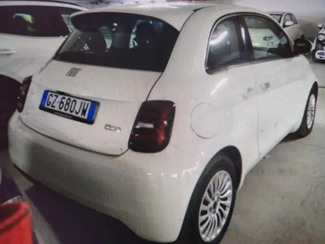 Fiat 500E view 5