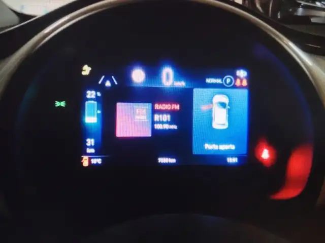 Fiat 500E view 6