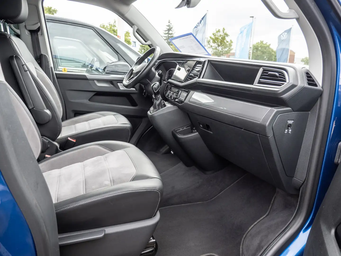 Volkswagen T6.1 Multivan 2.0 TDI Generation Six ACC LED Blau - 2