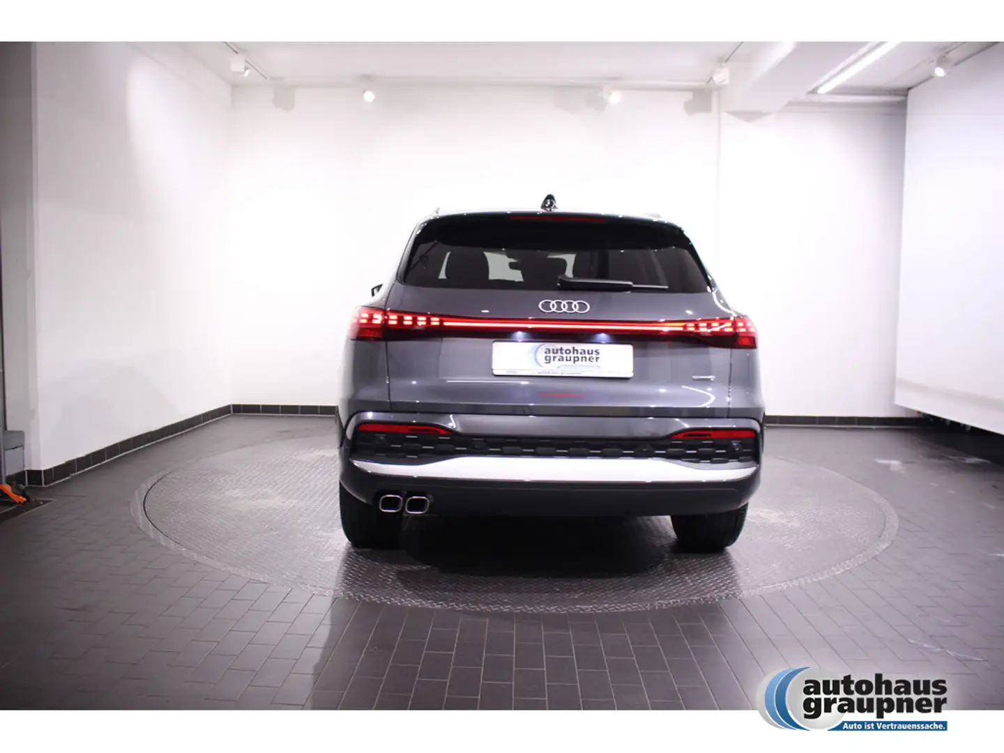 Audi Q5 2.0 TDI quattro PDC KAMERA AHK ACC LED Grijs - 2