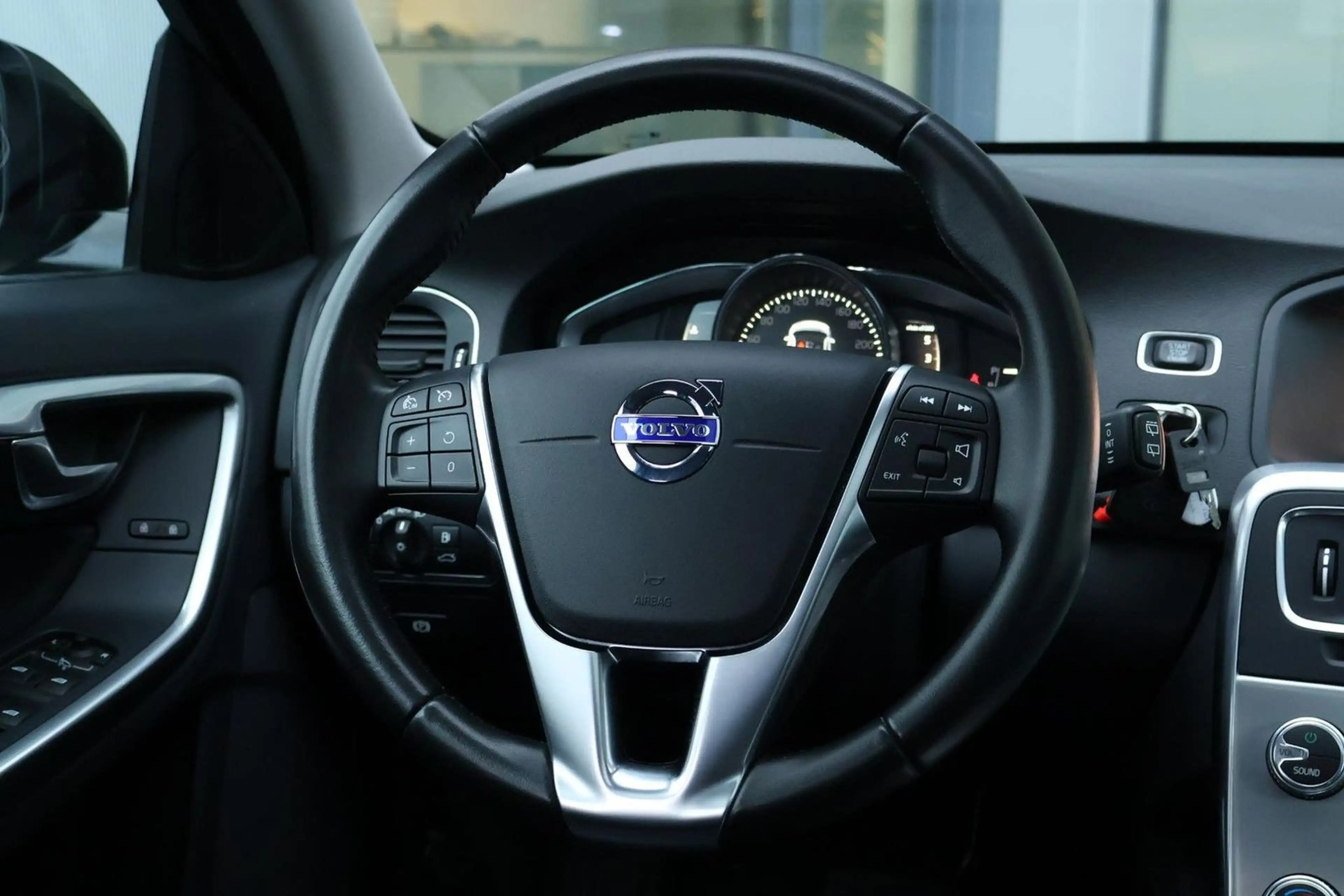 Volvo V60 Cross Country 2.0 D3 Polar+ / kamera / Schie — photo 15