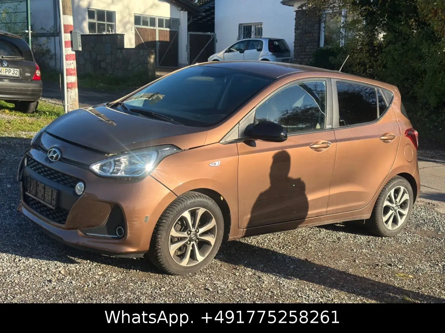 Hyundai i10 YES! Plus Automatik, Navi,Kamera,Euro6 Braun - 1