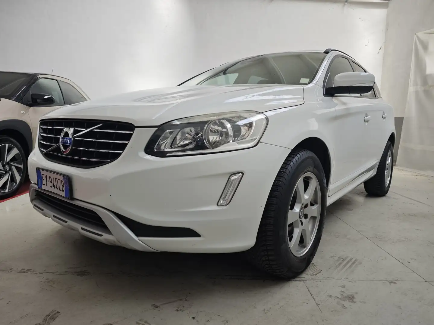 Volvo XC60 2.4 d4 Momentum awd 181cv geartronic - 2
