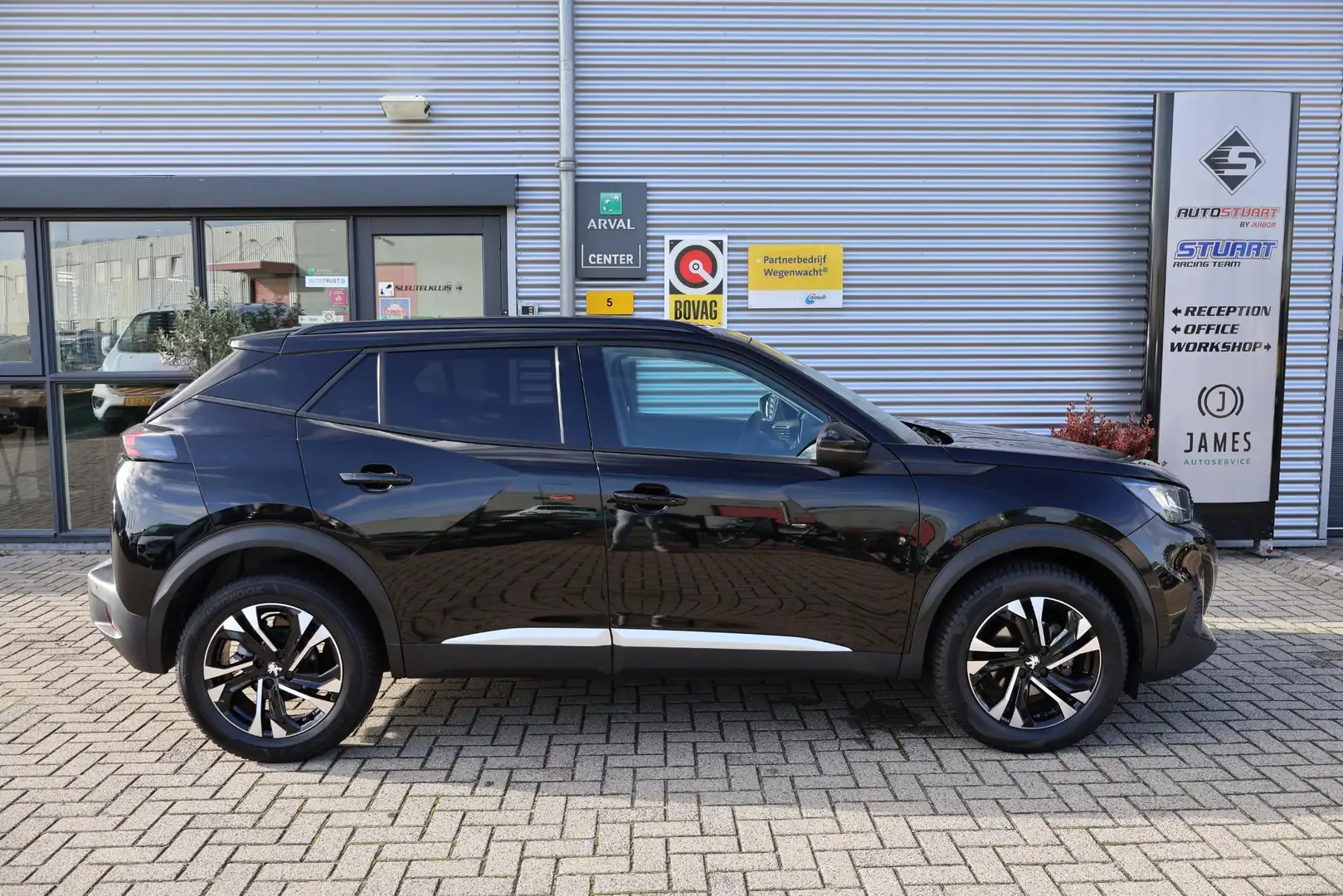 Peugeot 2008 1.2 Allure NL-Auto | Volledig Onderh. | BTW | 130p Zwart - 2