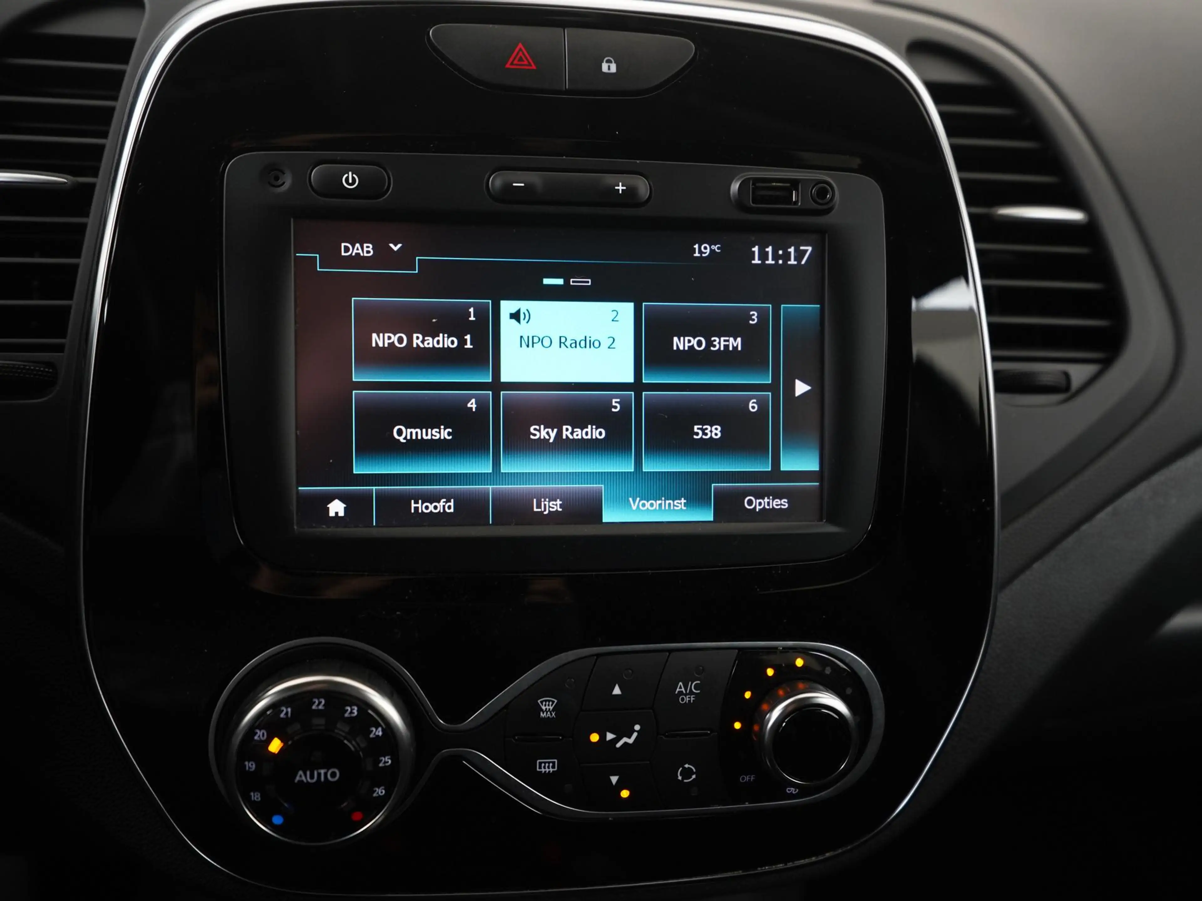 Renault Captur 1.2 TCe Limited Black | Stoelverwarming | Camera | — photo 14