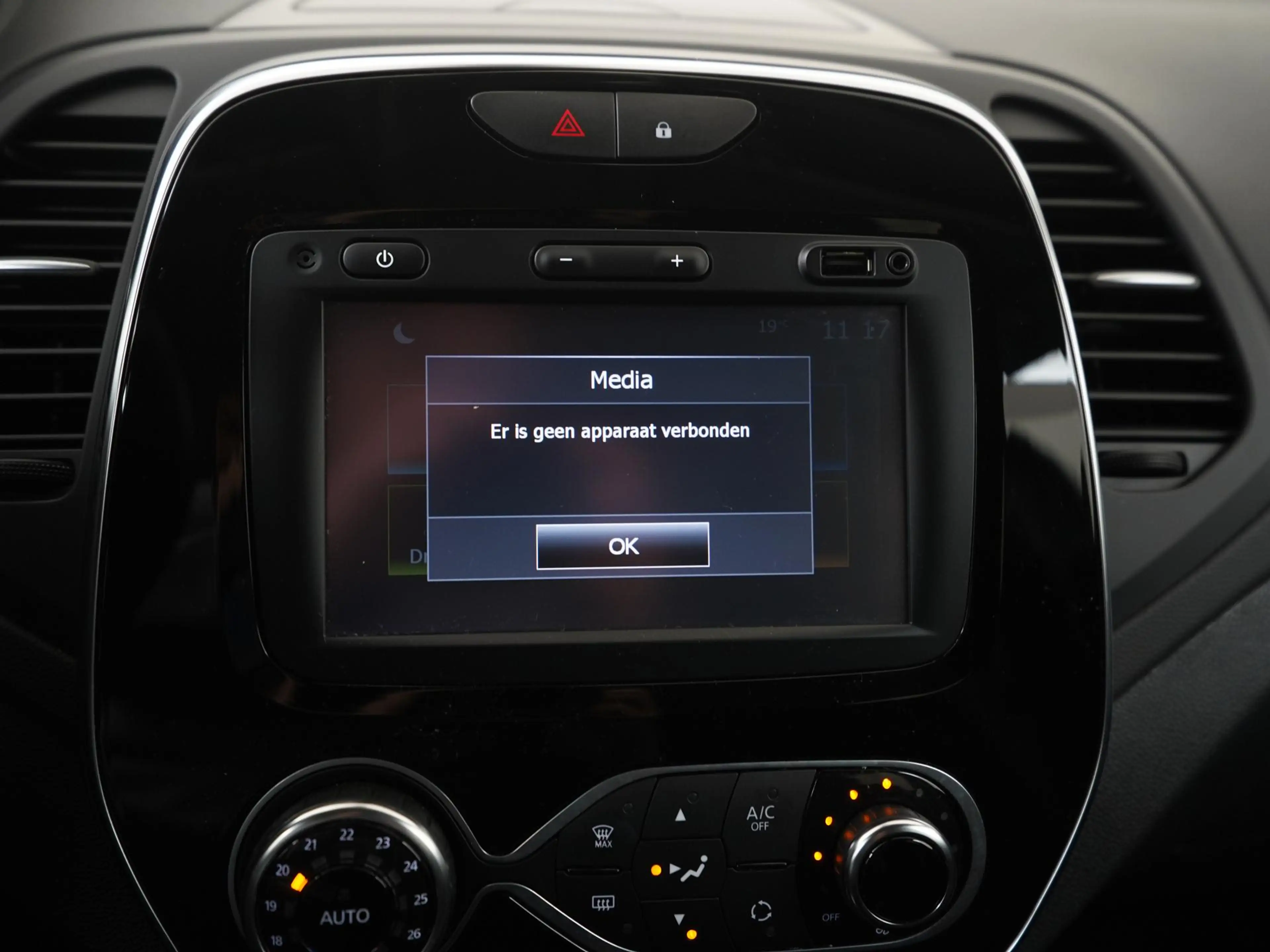 Renault Captur 1.2 TCe Limited Black | Stoelverwarming | Camera | — photo 15