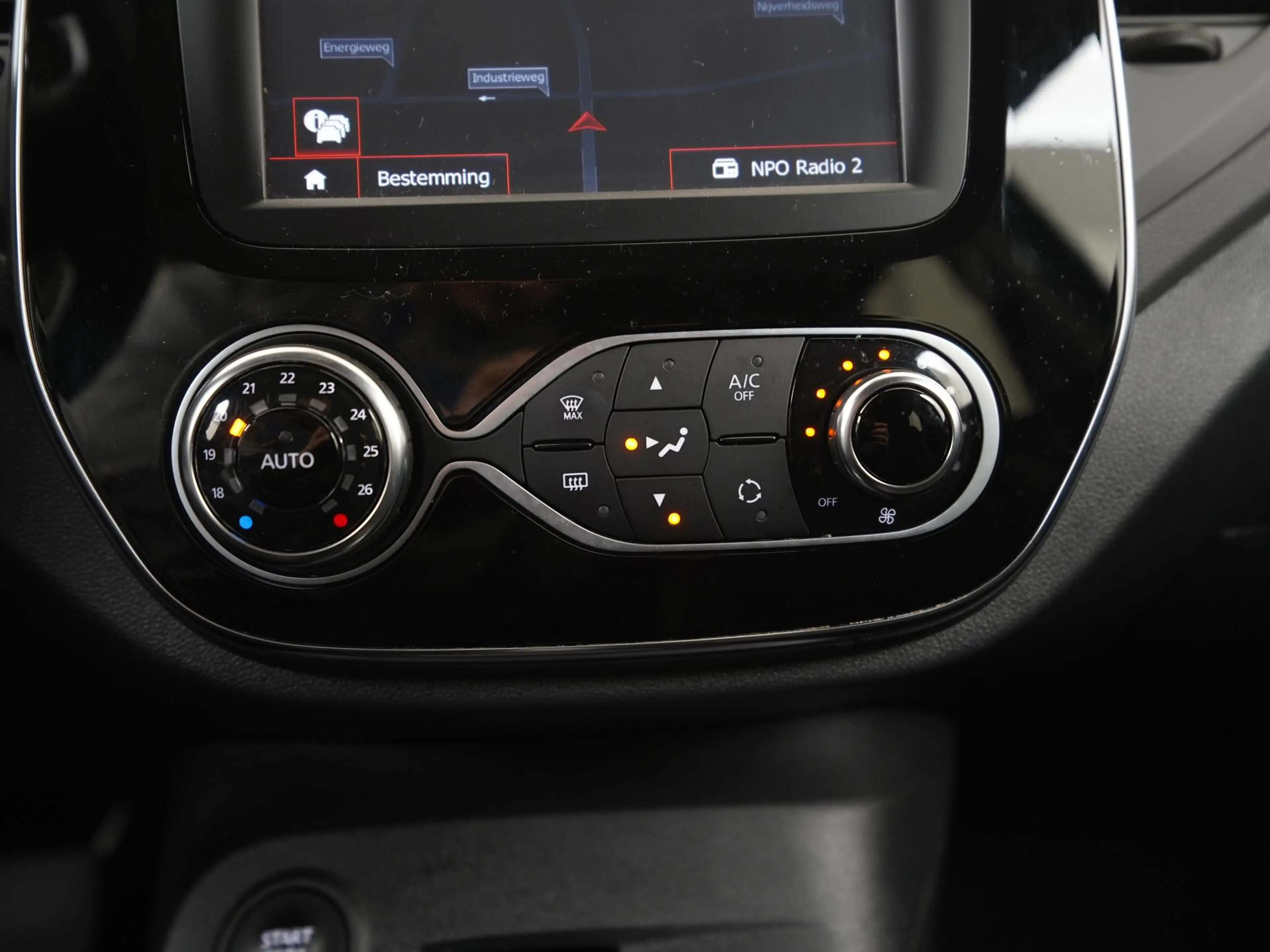 Renault Captur 1.2 TCe Limited Black | Stoelverwarming | Camera | — photo 11