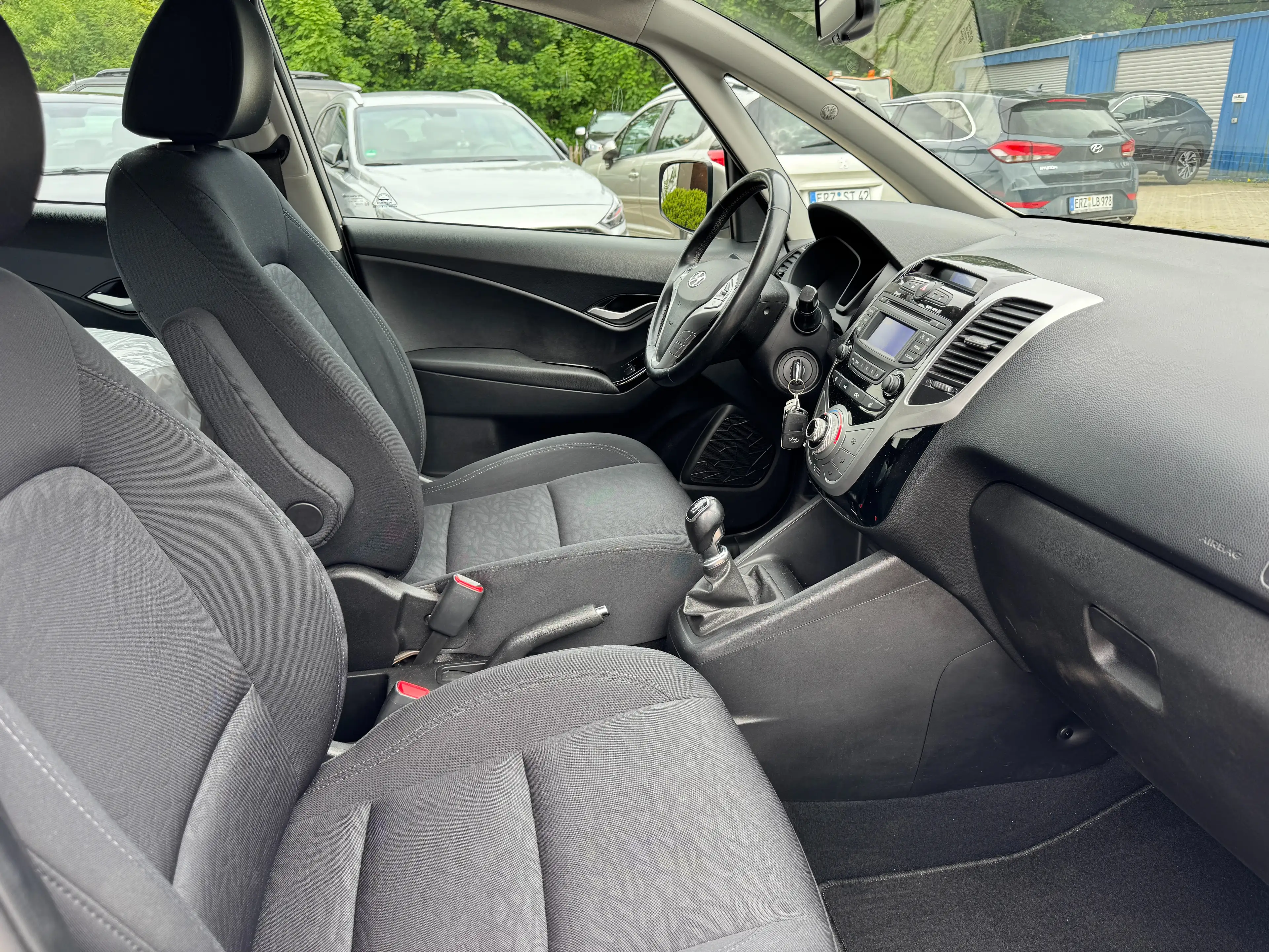 Hyundai iX20 blue Trend — photo 8