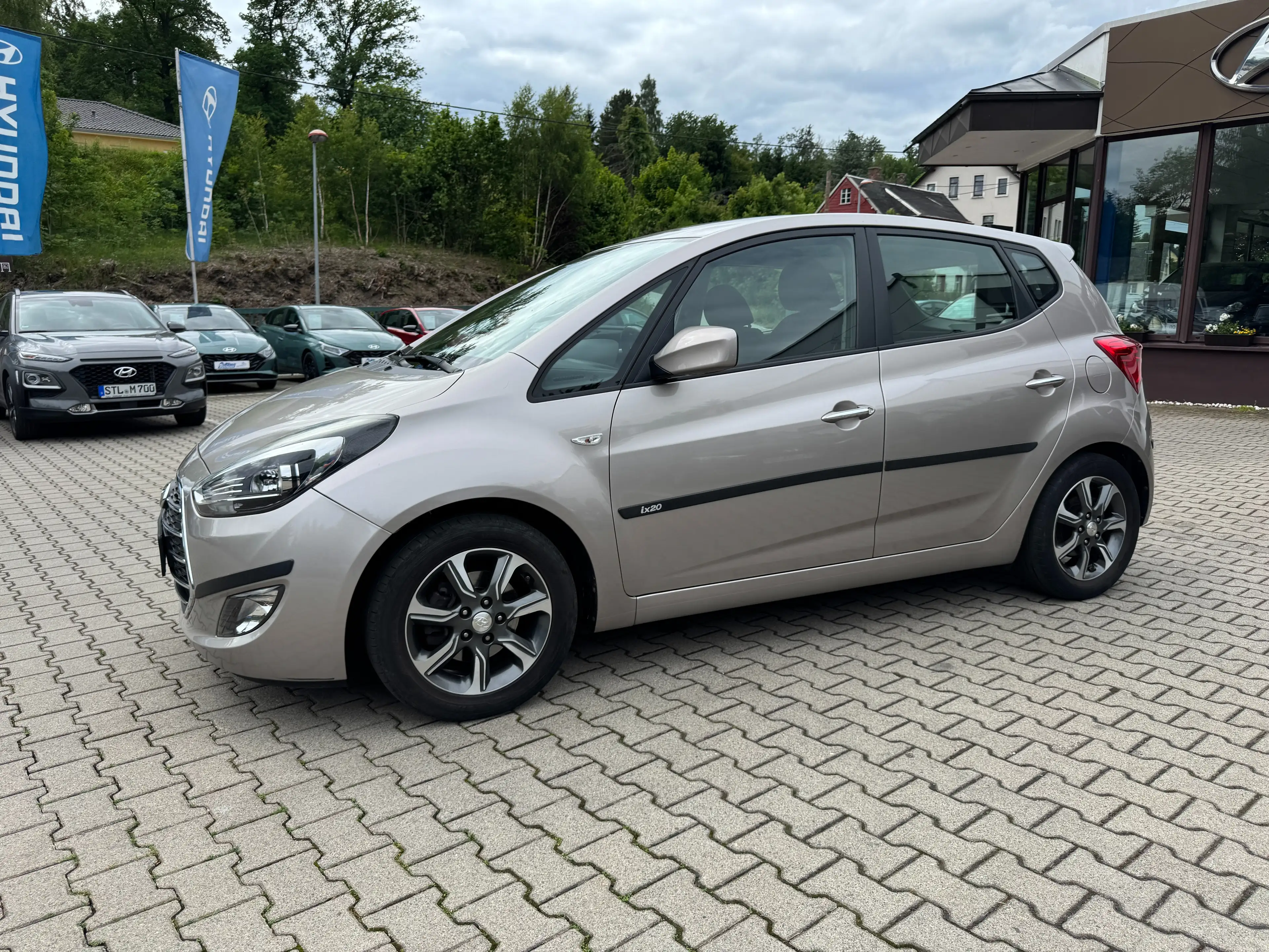 Hyundai iX20 blue Trend — photo 2