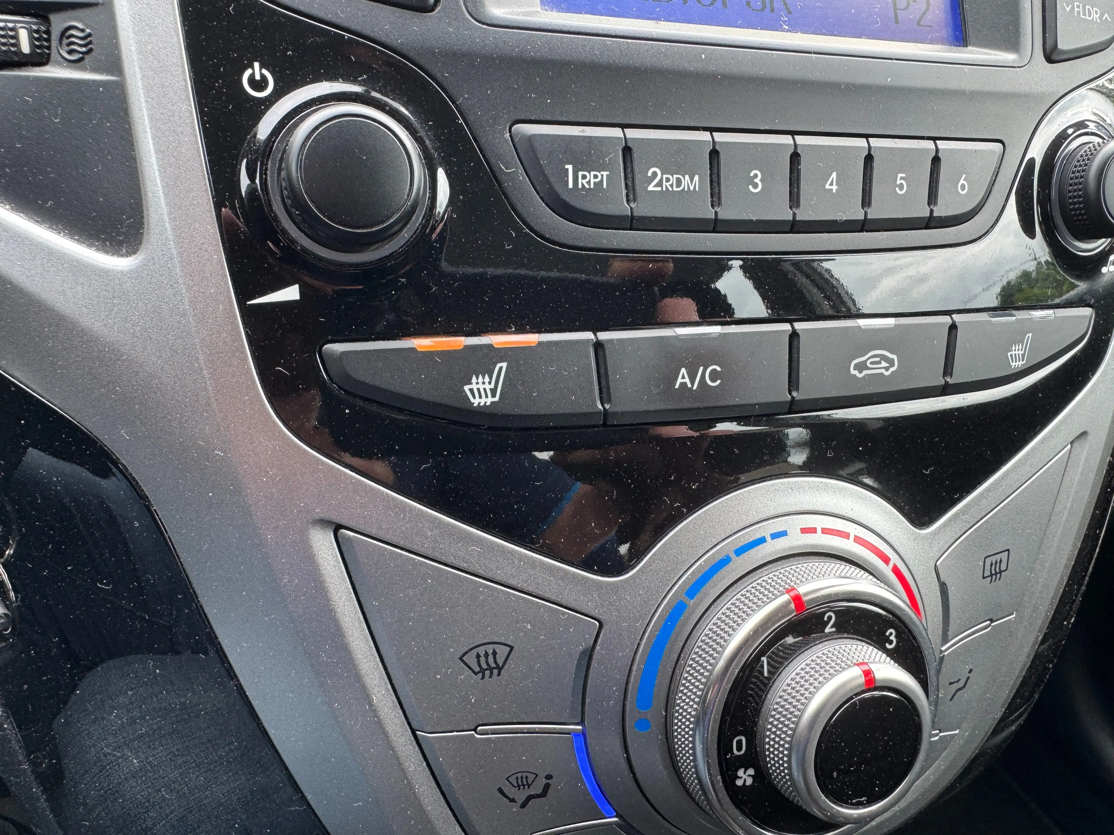 Hyundai iX20 blue Trend — photo 13