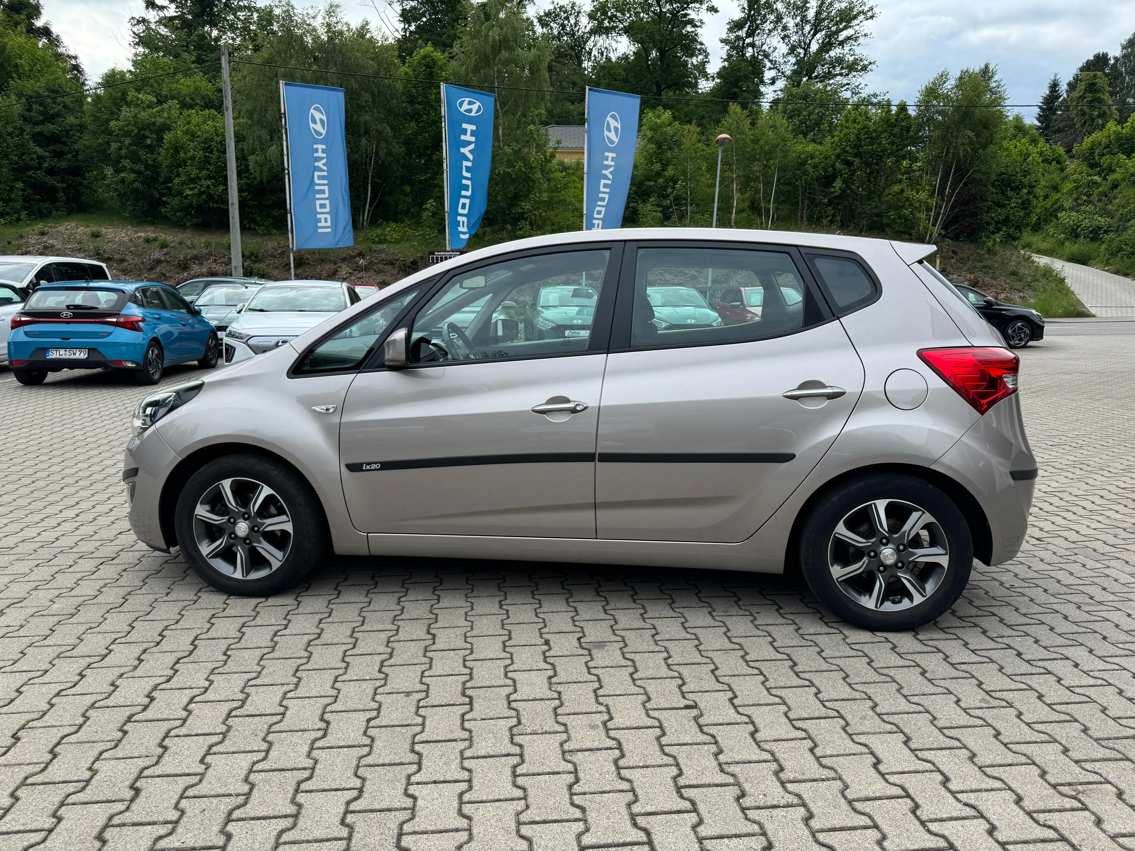 Hyundai iX20 blue Trend — photo 3