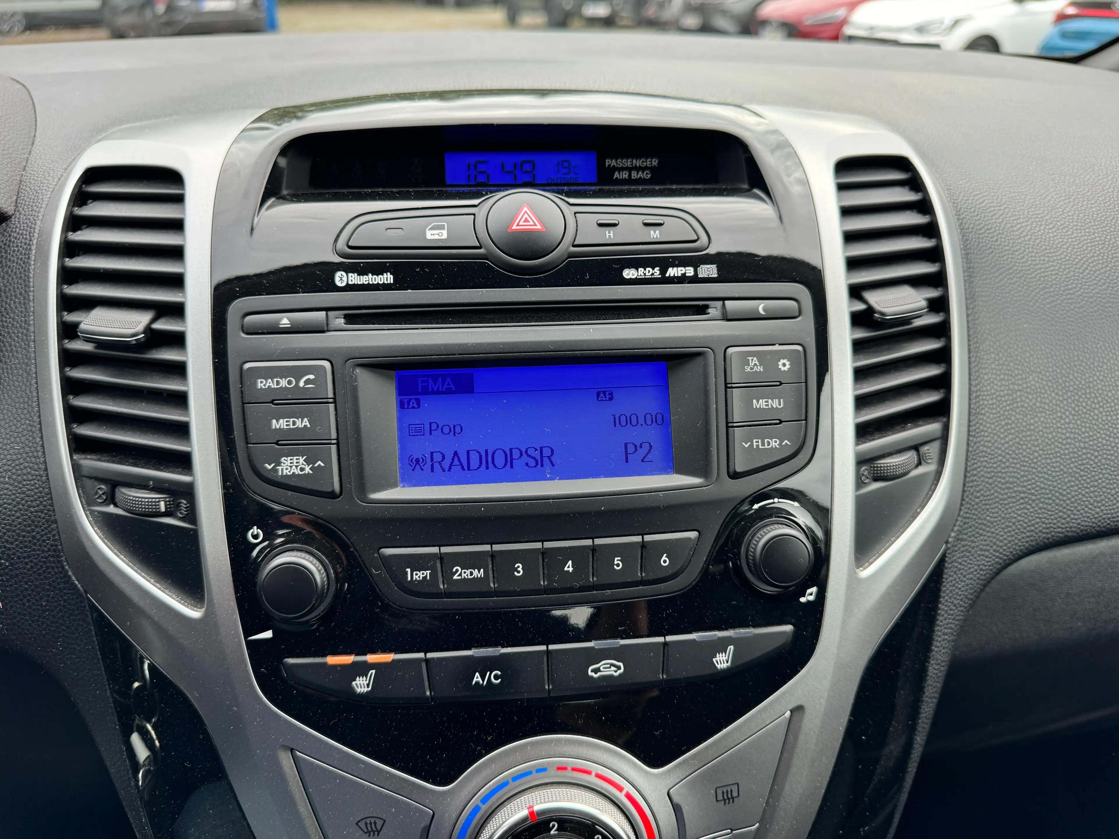 Hyundai iX20 blue Trend — photo 14