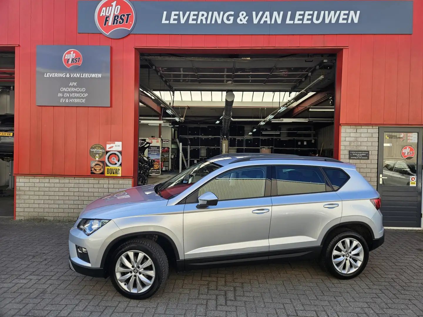 SEAT Ateca 1.5 TSI Style Automaat Navigatie/ Parkeersensoren Grijs - 1
