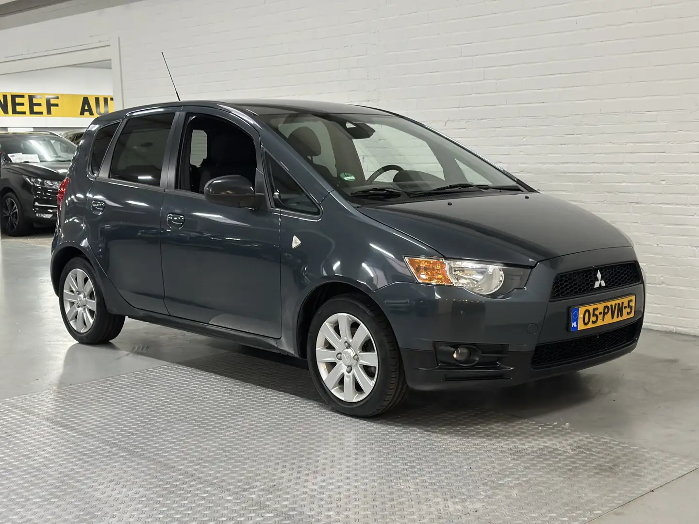 Mitsubishi Colt 1.3 Edition Two AIRCO / CRUISE /TREKHAAK Dealer on Gris - 2